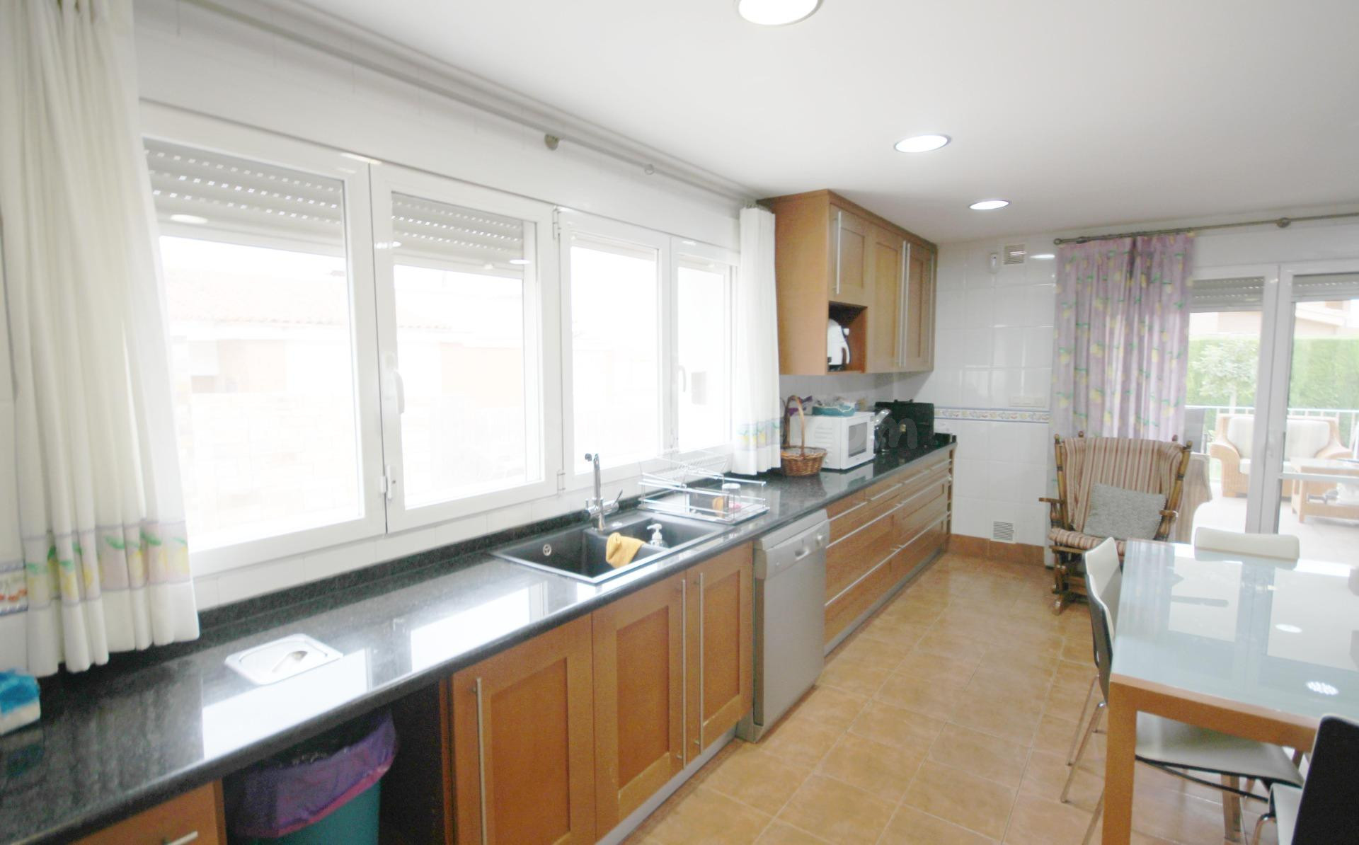 ALQUILER DE CHALET ALTO STANDING EN ZONA LAS AMÉRICAS