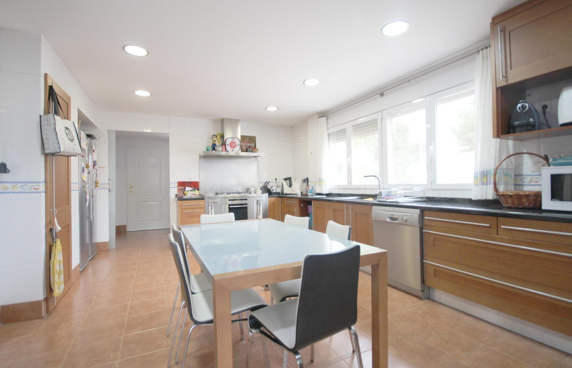 ALQUILER DE CHALET ALTO STANDING EN ZONA LAS AMÉRICAS - foto 4