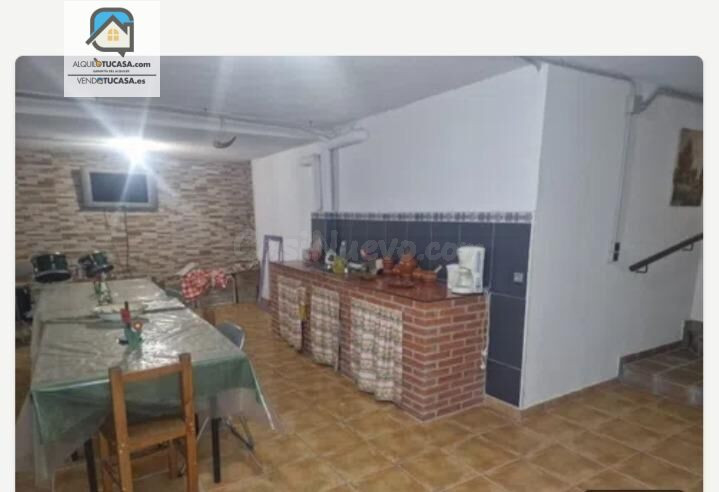 Elegante Chalet Pareado en Venta de Baños - Ideal para Famil