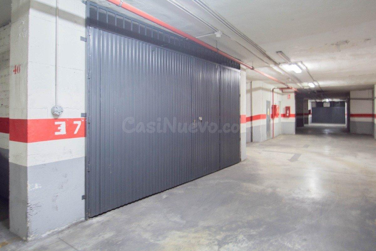 Se vende plaza de aparcamiento cerrada junto Alhamar - foto 3