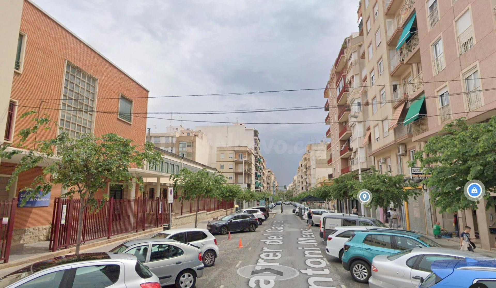 LOCAL COMERCIAL EN SEMISOTANO, TODO ESQUINA CON 2 ENTRADAS, 