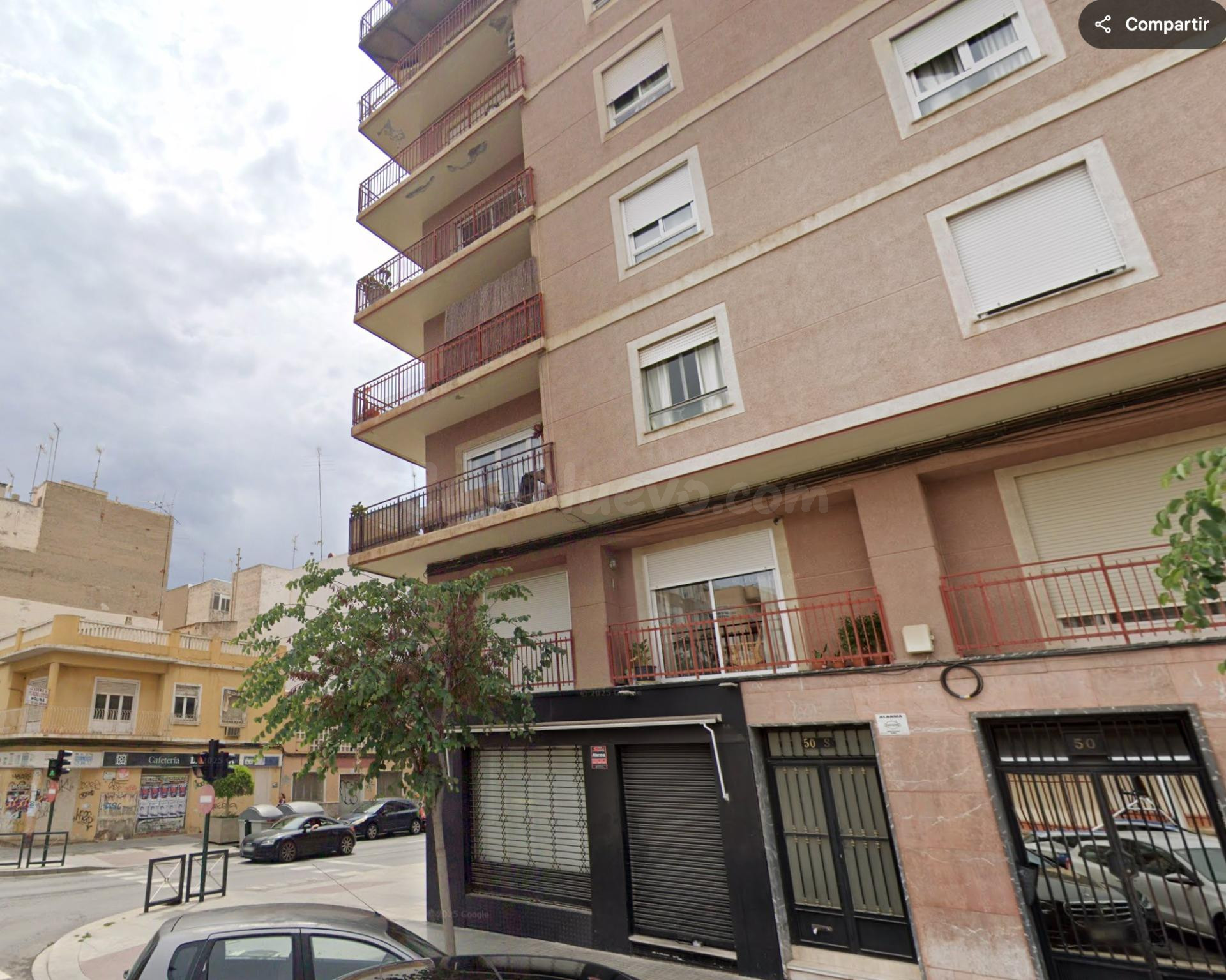 LOCAL COMERCIAL EN SEMISOTANO, TODO ESQUINA CON 2 ENTRADAS,  - foto 4