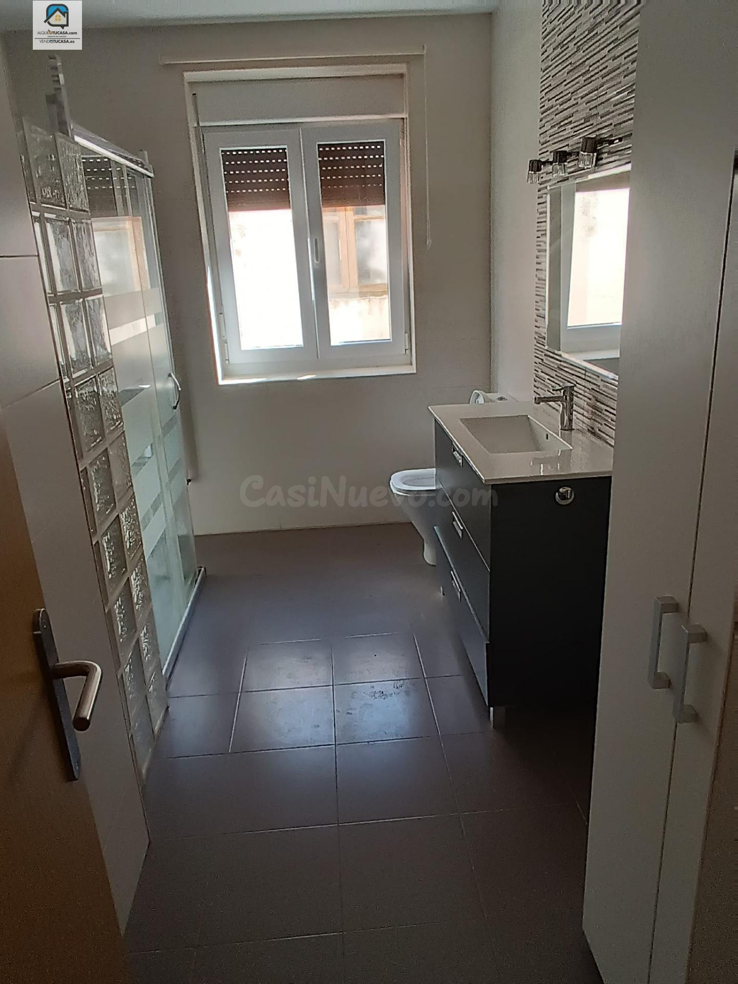 Amplia y Modernizada Casa de Dos Plantas en la Zona del Cris - foto 4