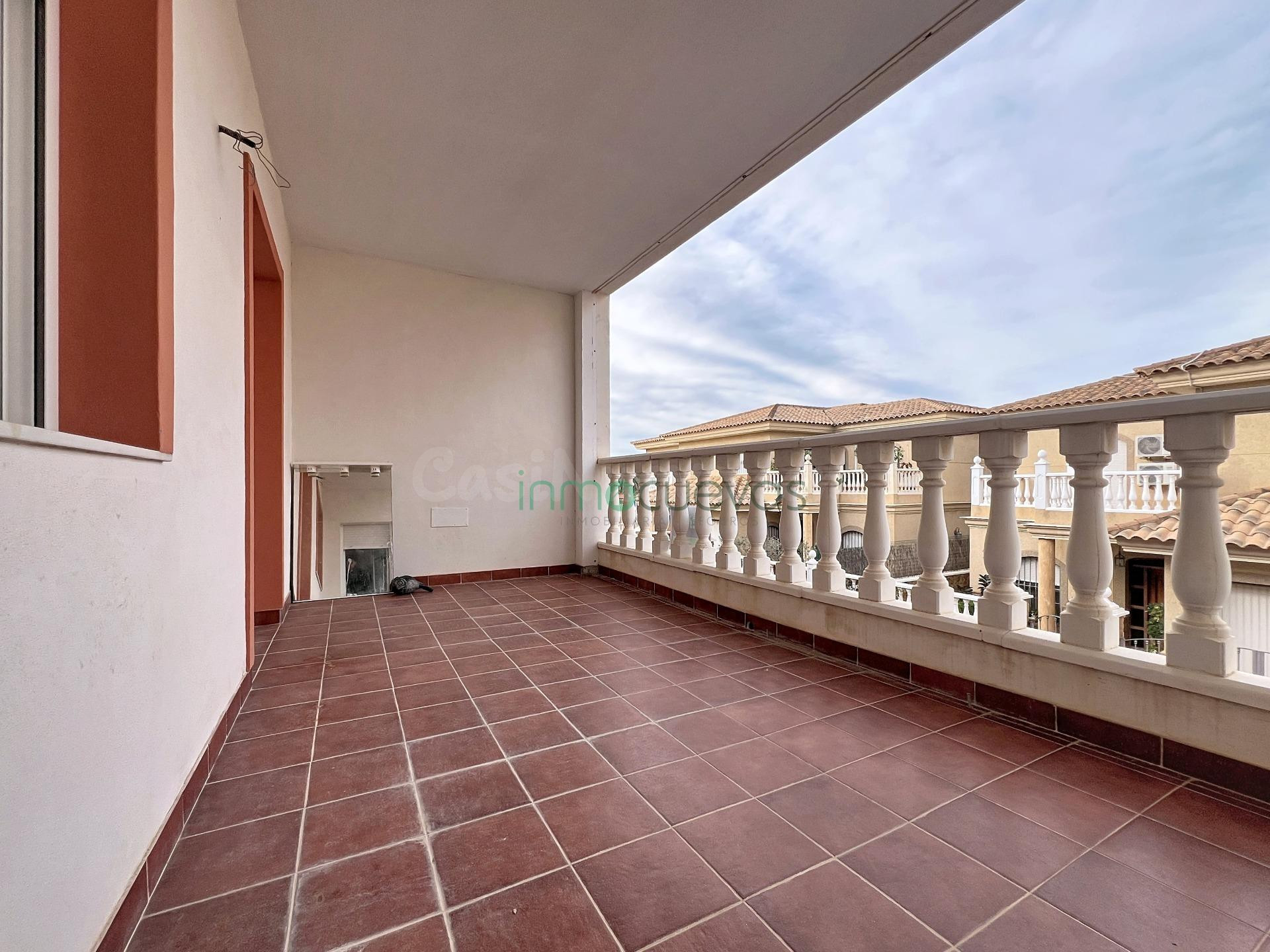 Amplio Ático con Terraza y Solarium en Cuevas del Almanzora - foto 3