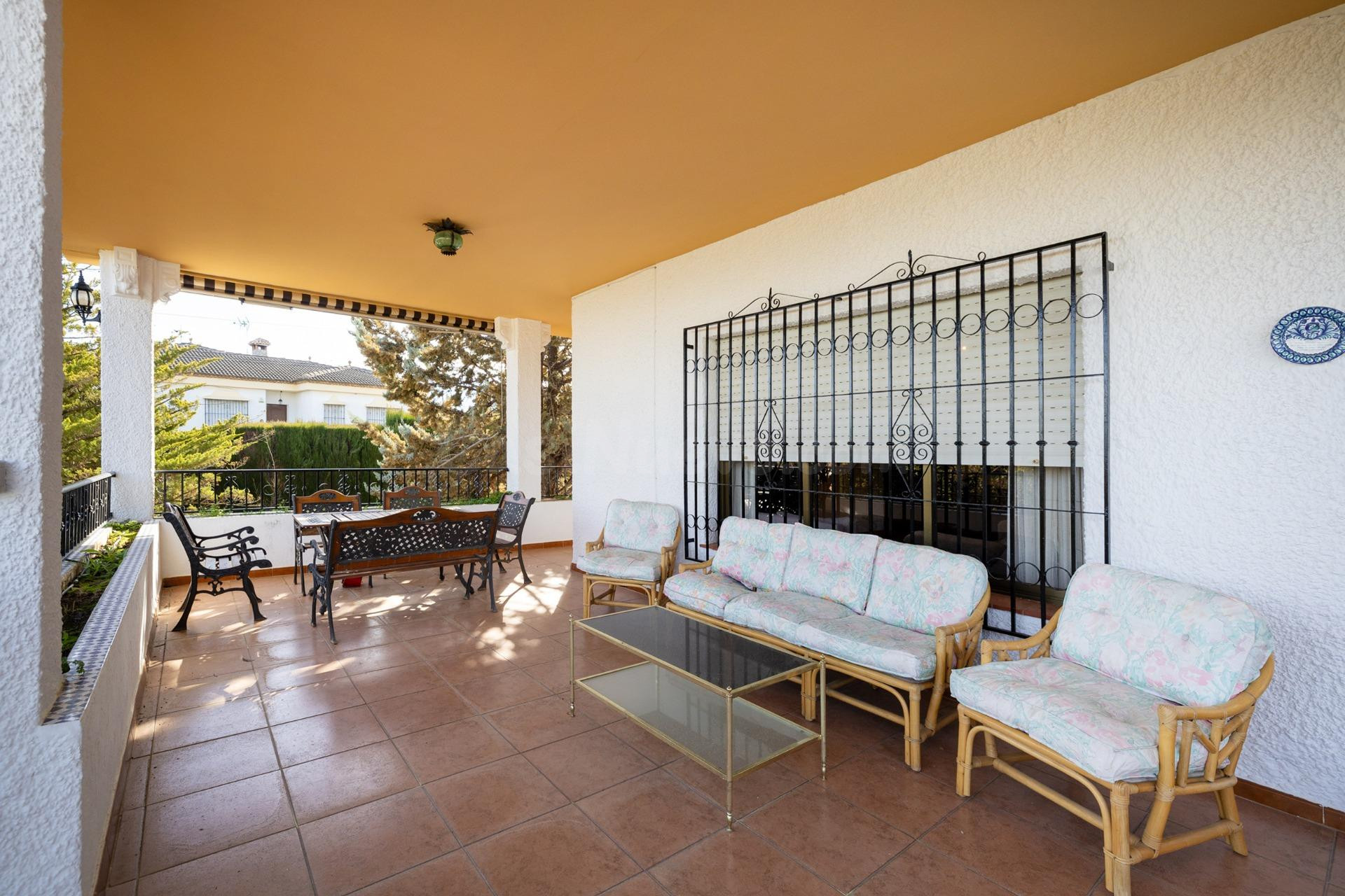 Estupendo chalet en urbanización Los Alixares de Otura - foto 3