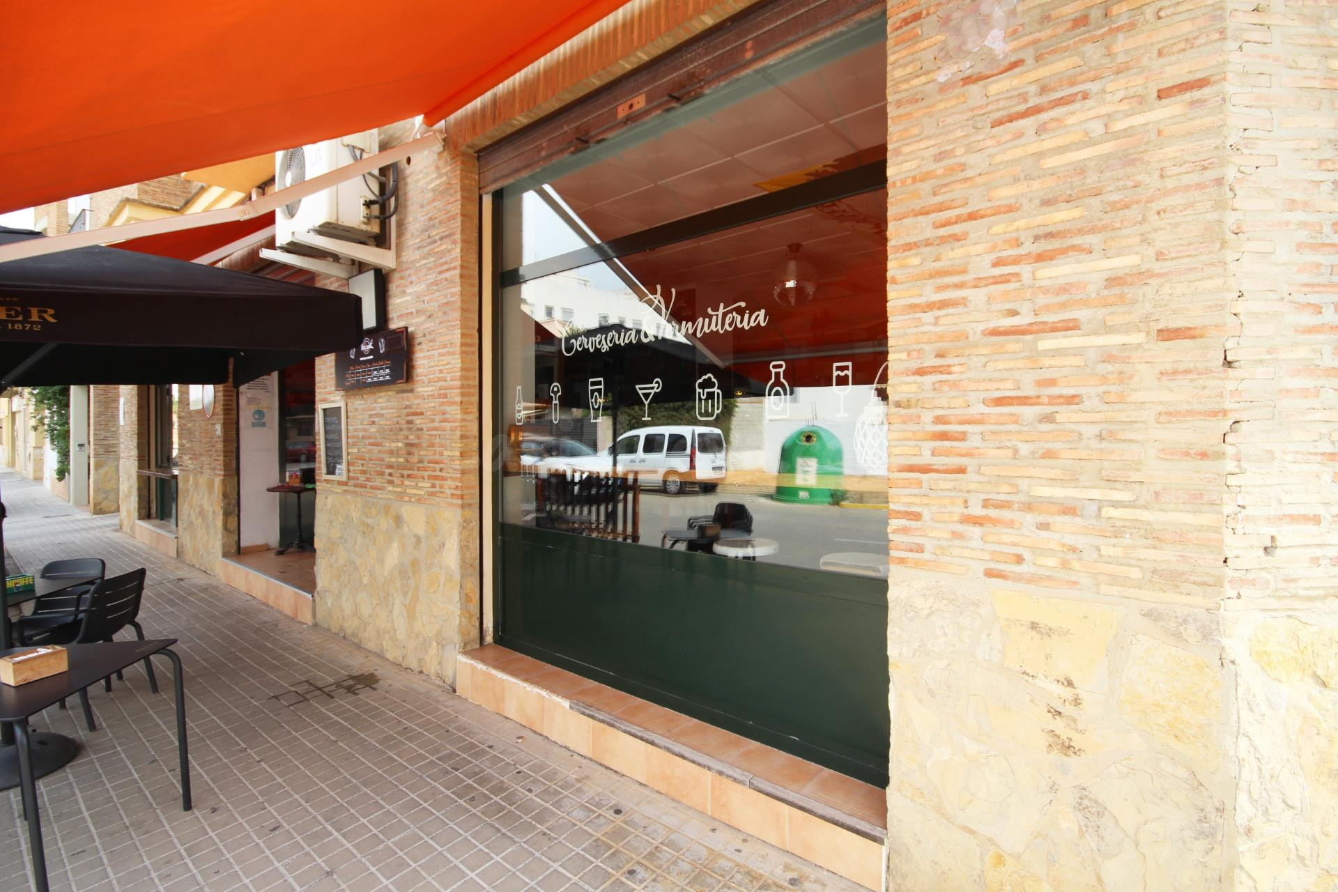 VENTA DE LOCAL CON NEGOCIO DE HOSTELERIA EN PLENO FUNCIONAMI