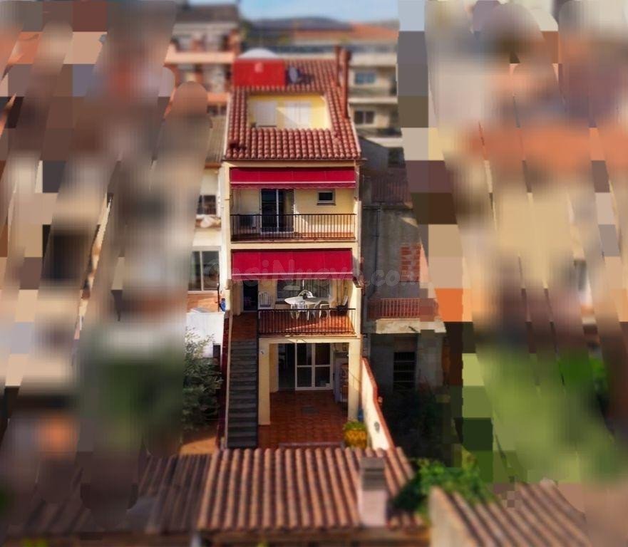 Casa Adosada con local comercial