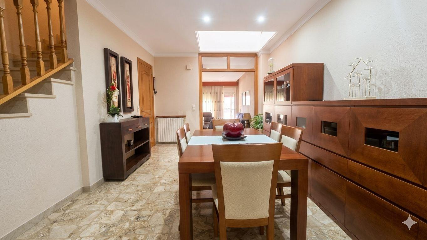 Casa Adosada con local comercial - foto 2