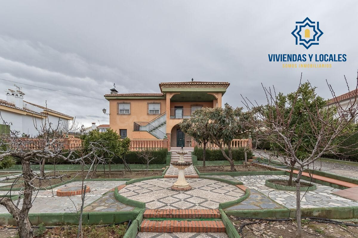 Chalet con piscina y gran parcela en la urbanización Molino  - foto 2