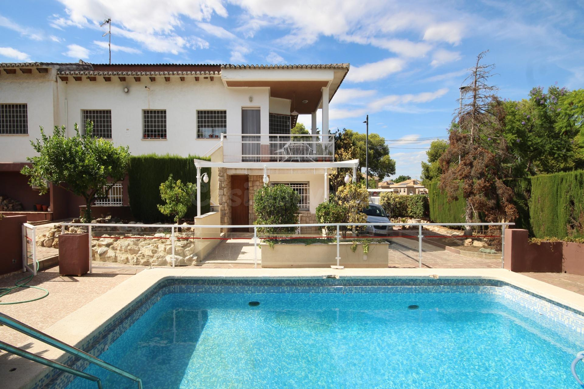 CHALET IINDEPENDIENTE EN AVENIDA AL VEDAT