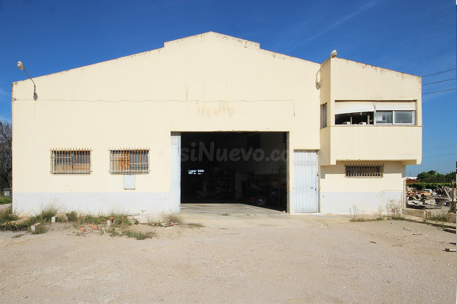 VENTA DE NAVE INDUSTRIAL EN AMPLIA PARCELA EN TORRENT