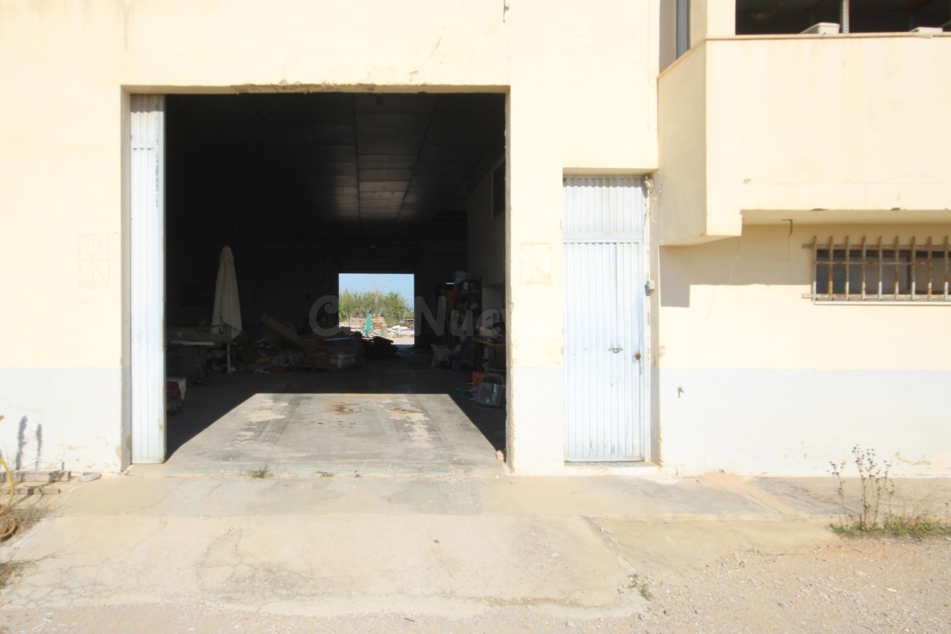 VENTA DE NAVE INDUSTRIAL EN AMPLIA PARCELA EN TORRENT - foto 3