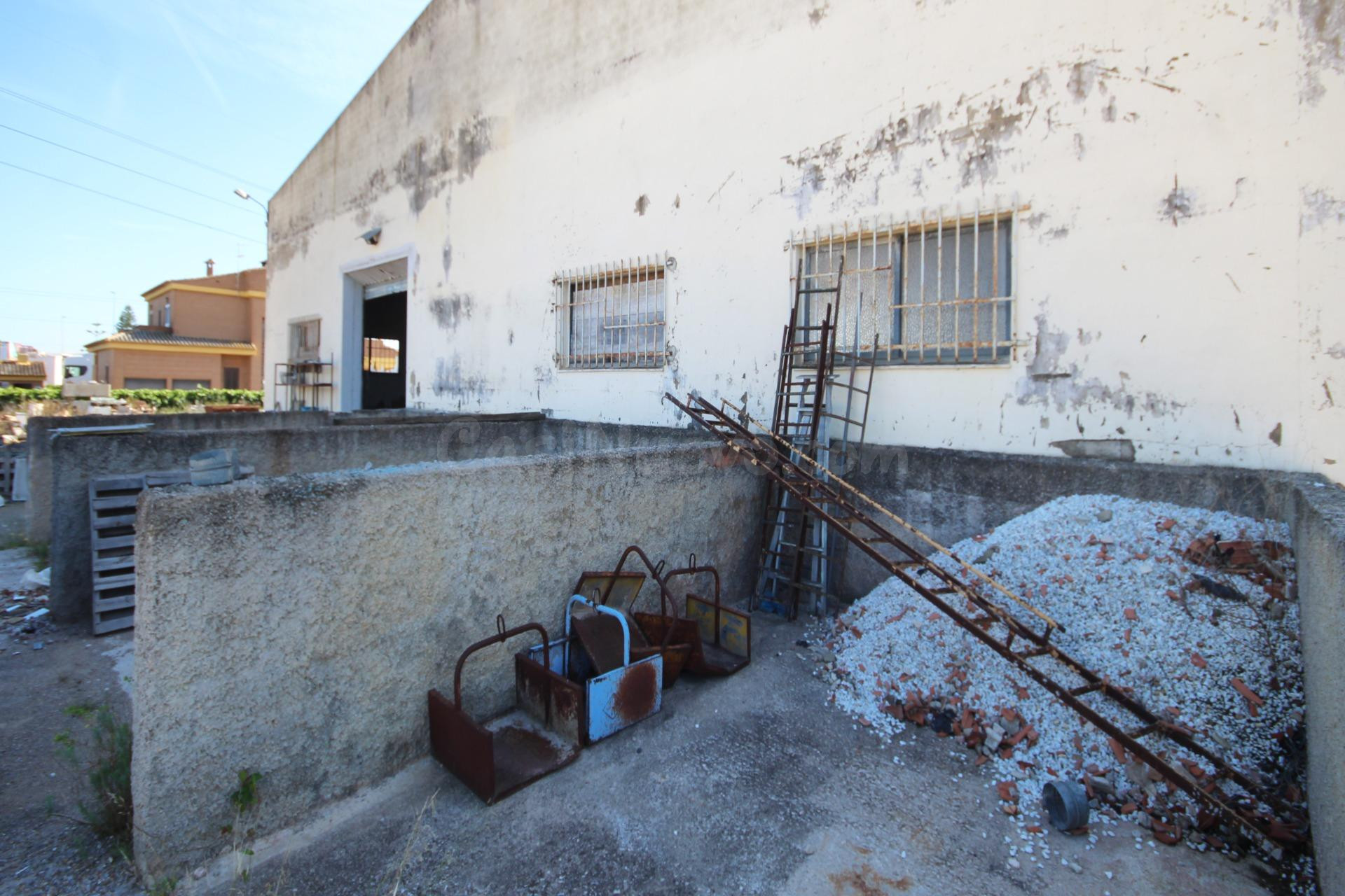 VENTA DE NAVE INDUSTRIAL EN AMPLIA PARCELA EN TORRENT - foto 4