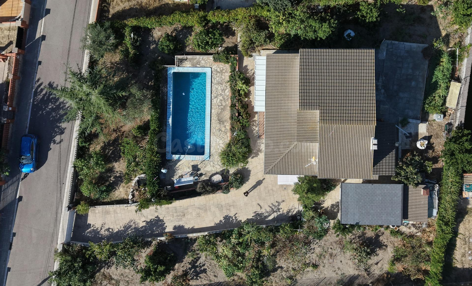 Casa de 5 habitaciones y gran parcela. - foto 4