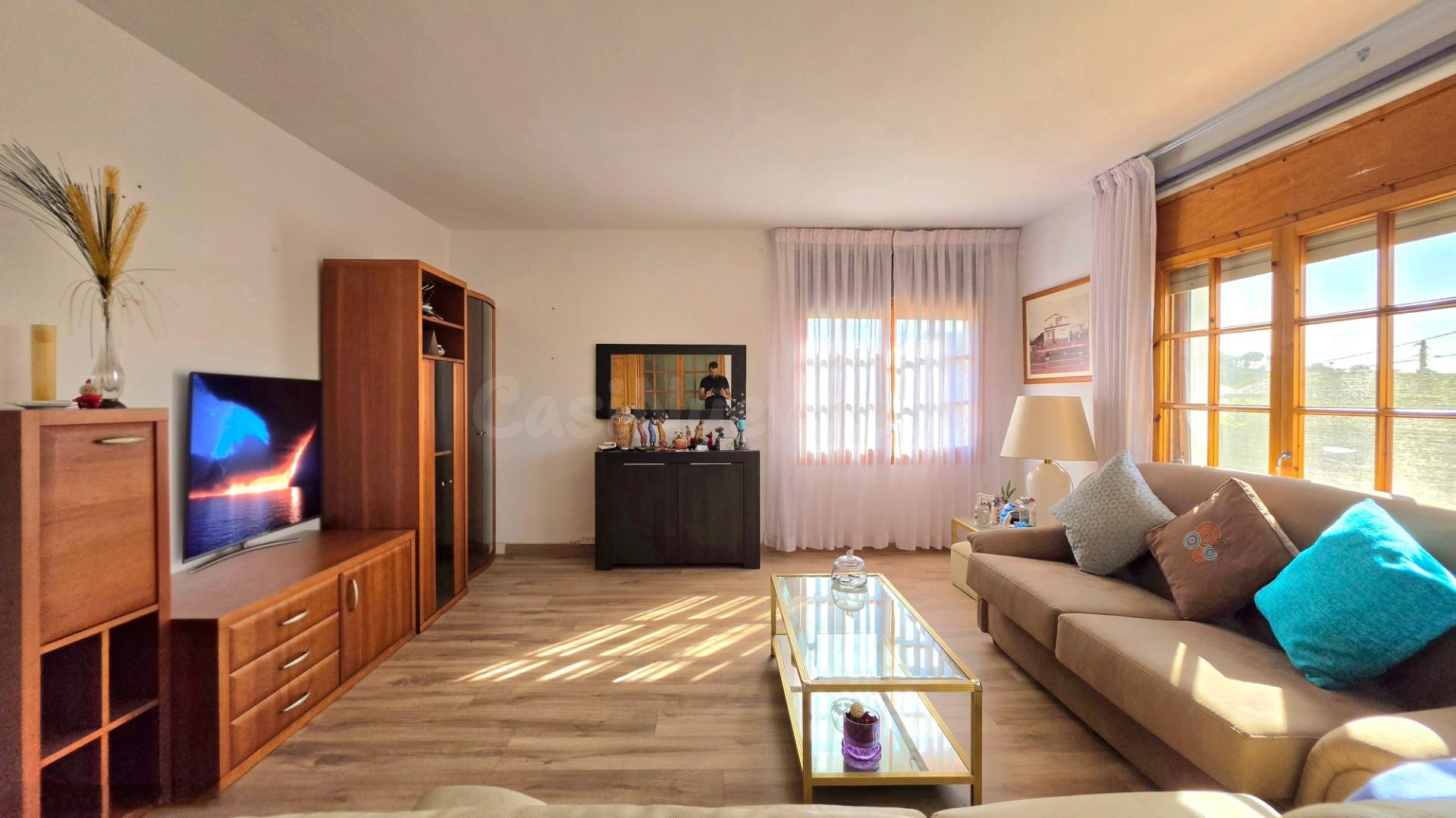 Casa de 5 habitaciones y gran parcela. - foto 5