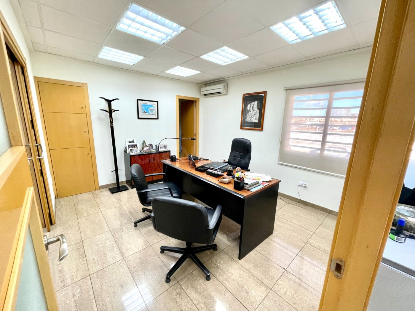 NAVE TOTALMENTE EQUIPADA , CON OFICINAS, DESPACHOS EN EL POL