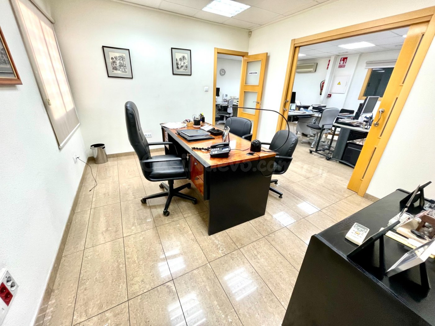 NAVE TOTALMENTE EQUIPADA , CON OFICINAS, DESPACHOS EN EL POL - foto 2