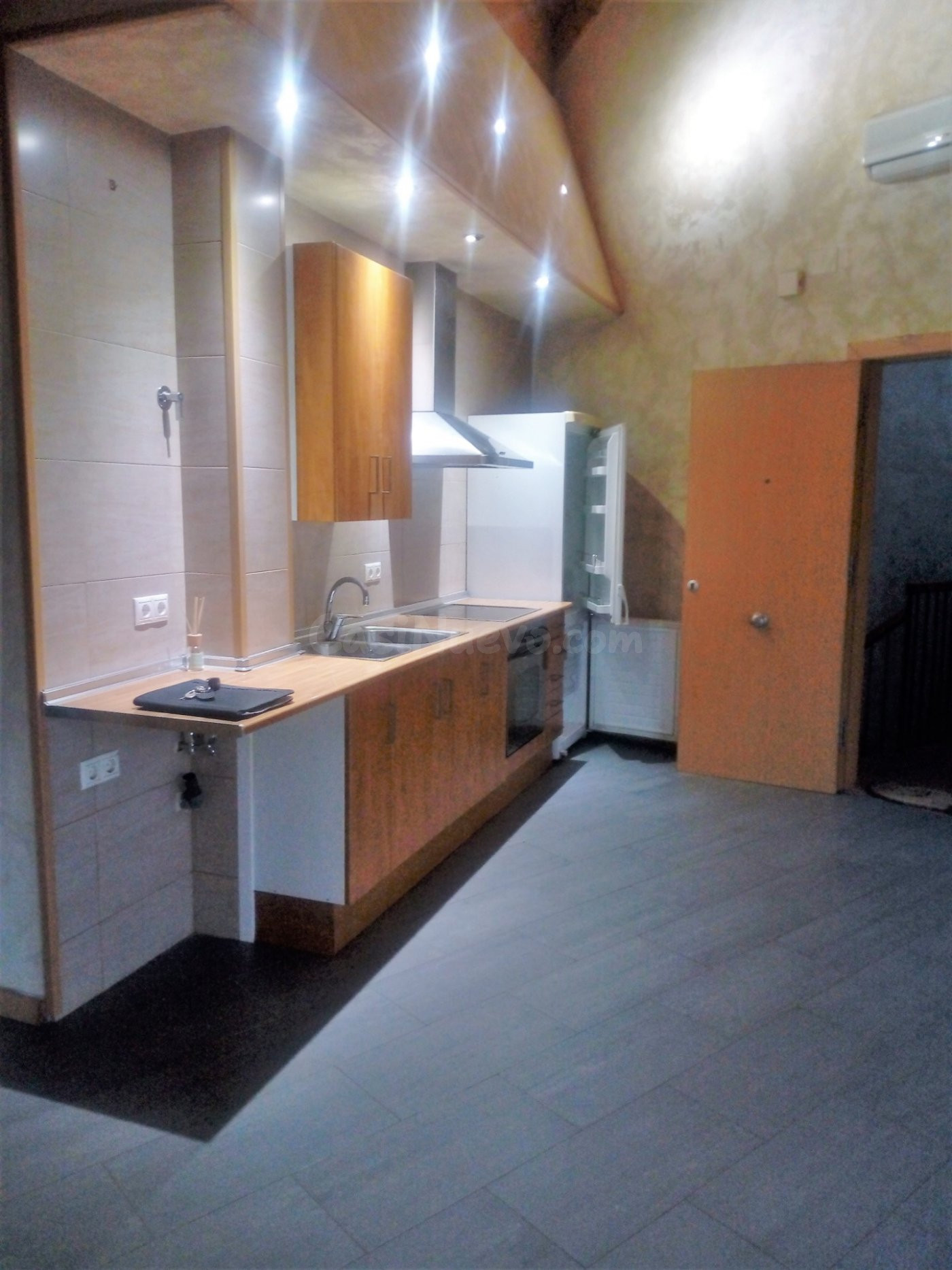 En Artés a 15 km de Manresa. Piso reformado de 3 habitacione