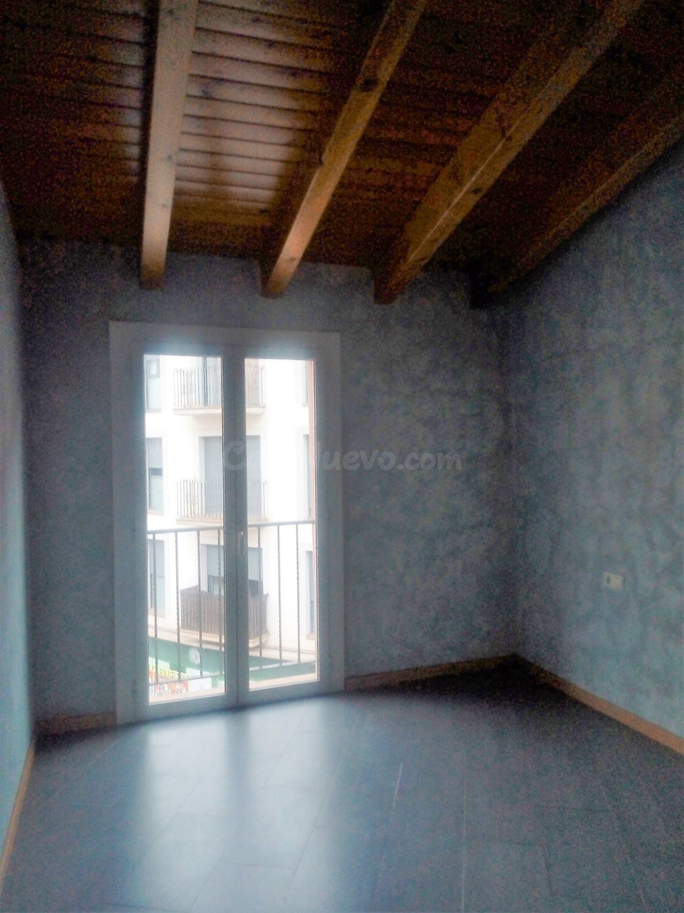 En Artés a 15 km de Manresa. Piso reformado de 3 habitacione - foto 5