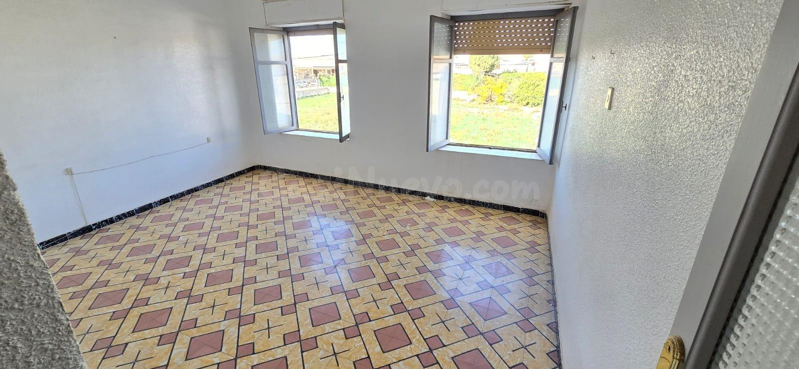 ¡OPORTUNIDAD! CASA CON TERRENO EN ALGUAZAS – IDEAL PARA DOS 