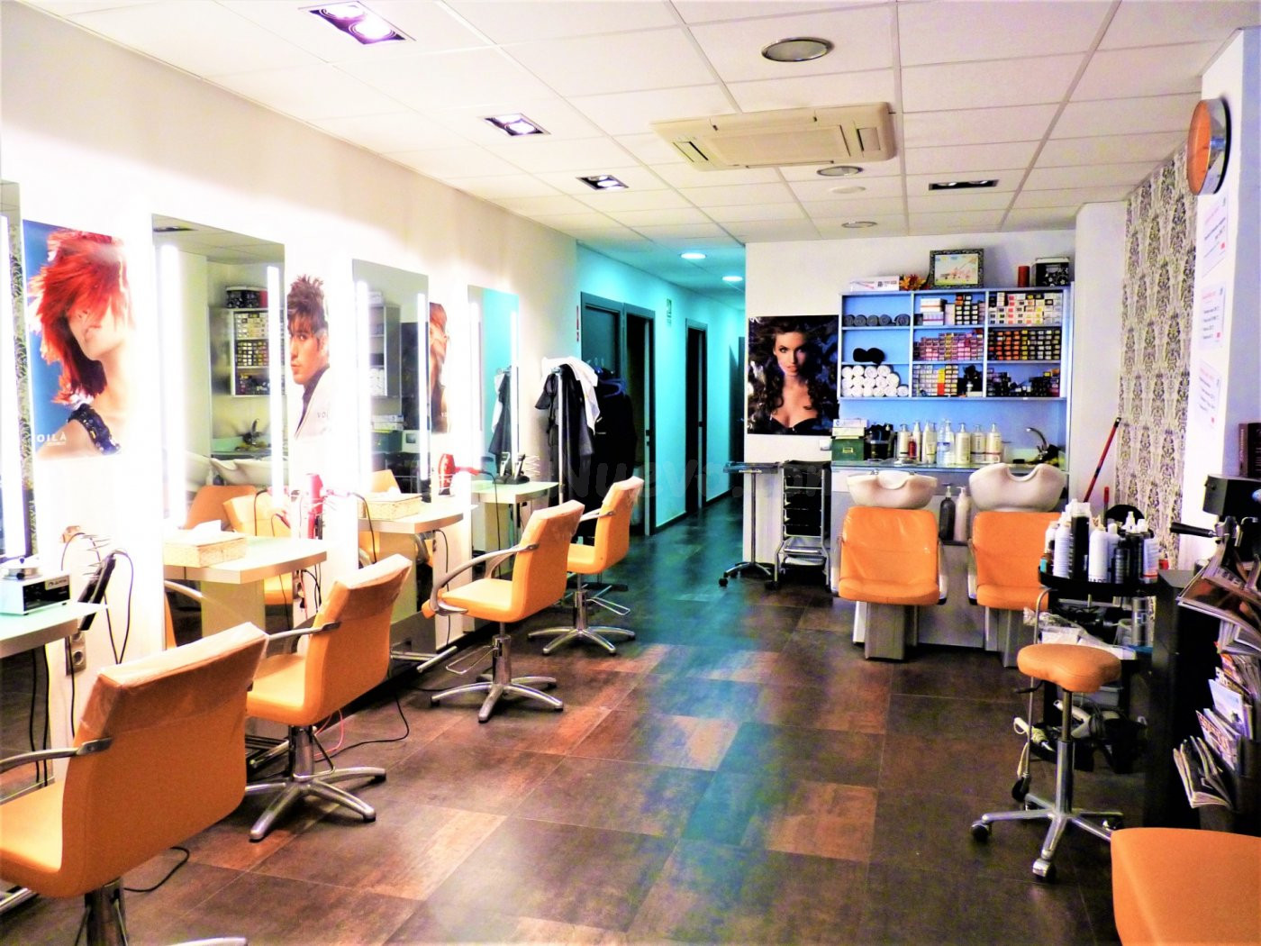 ES LLOGA PERRUQUERIA / ESTÉTICA A MANRESA! 21.500€ de traspà
