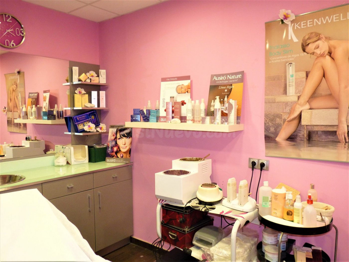 ES LLOGA PERRUQUERIA / ESTÉTICA A MANRESA! 21.500€ de traspà - foto 2