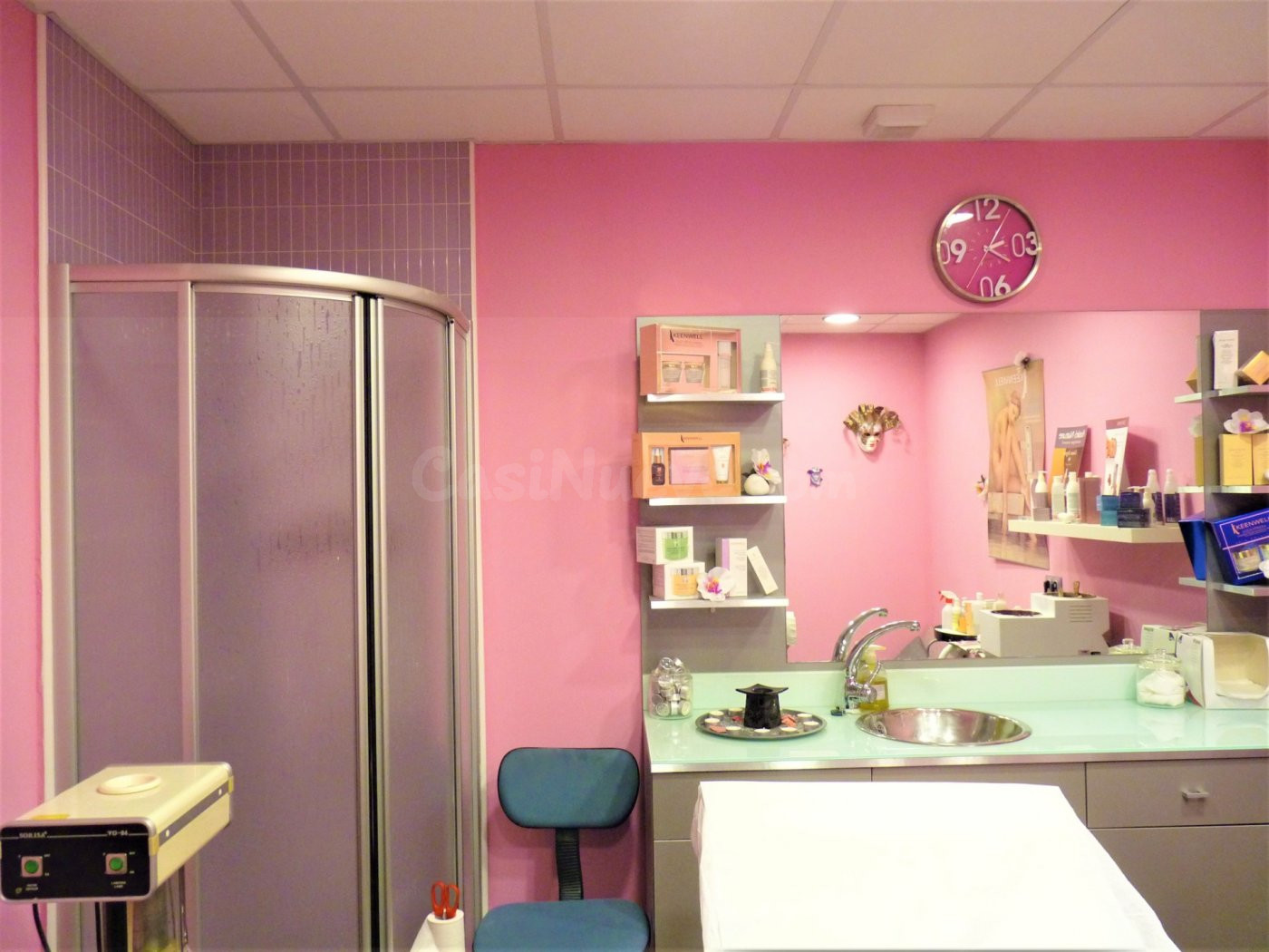 ES LLOGA PERRUQUERIA / ESTÉTICA A MANRESA! 21.500€ de traspà - foto 3