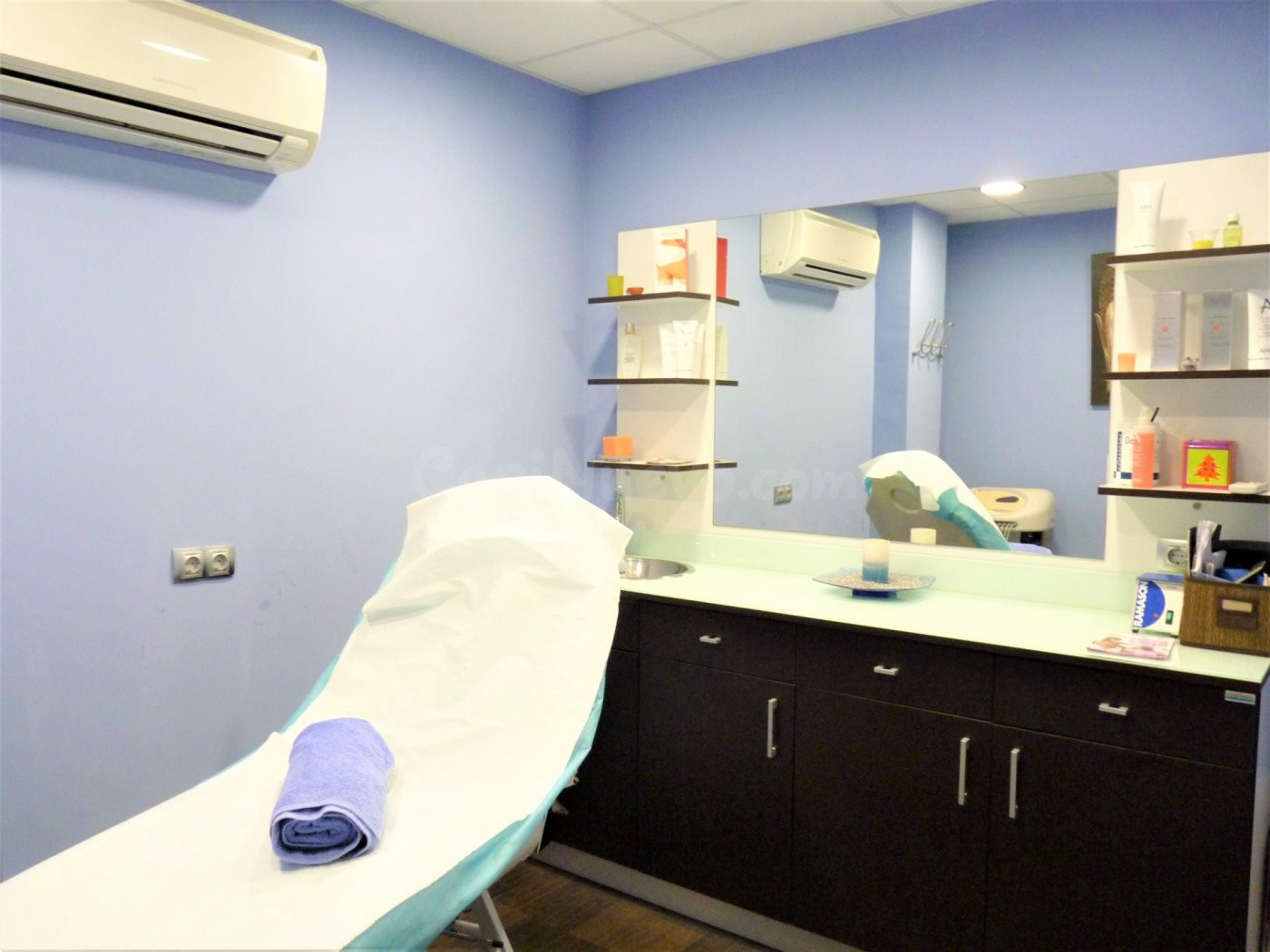 ES LLOGA PERRUQUERIA / ESTÉTICA A MANRESA! 21.500€ de traspà - foto 4