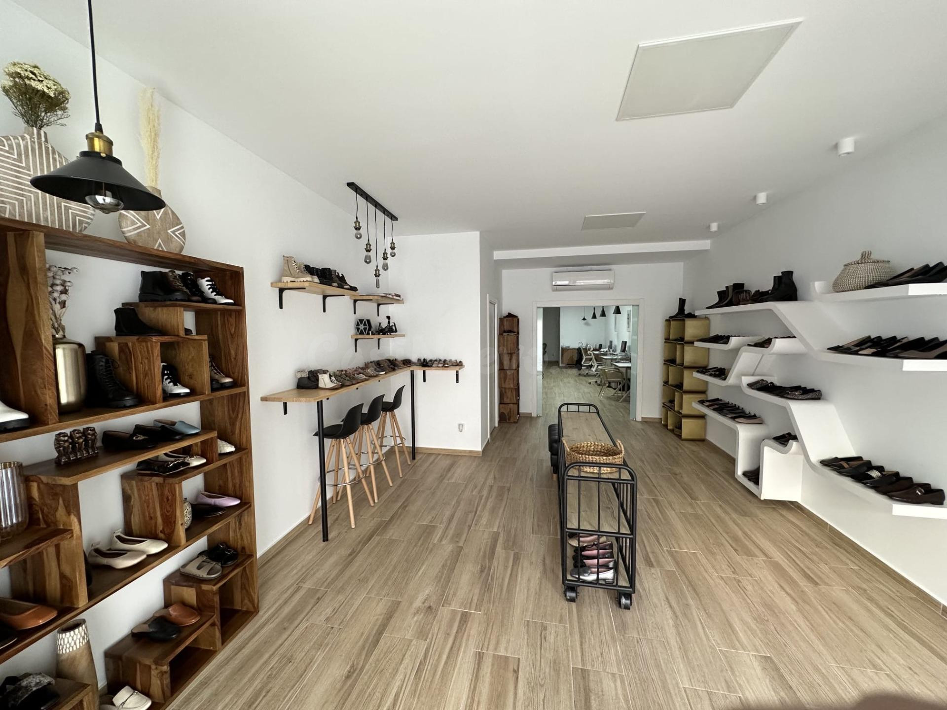 LOCAL COMERCIAL TOTALMENTE REFORMADO, PARA ENTRAR, PRÓXIMO A - foto 4