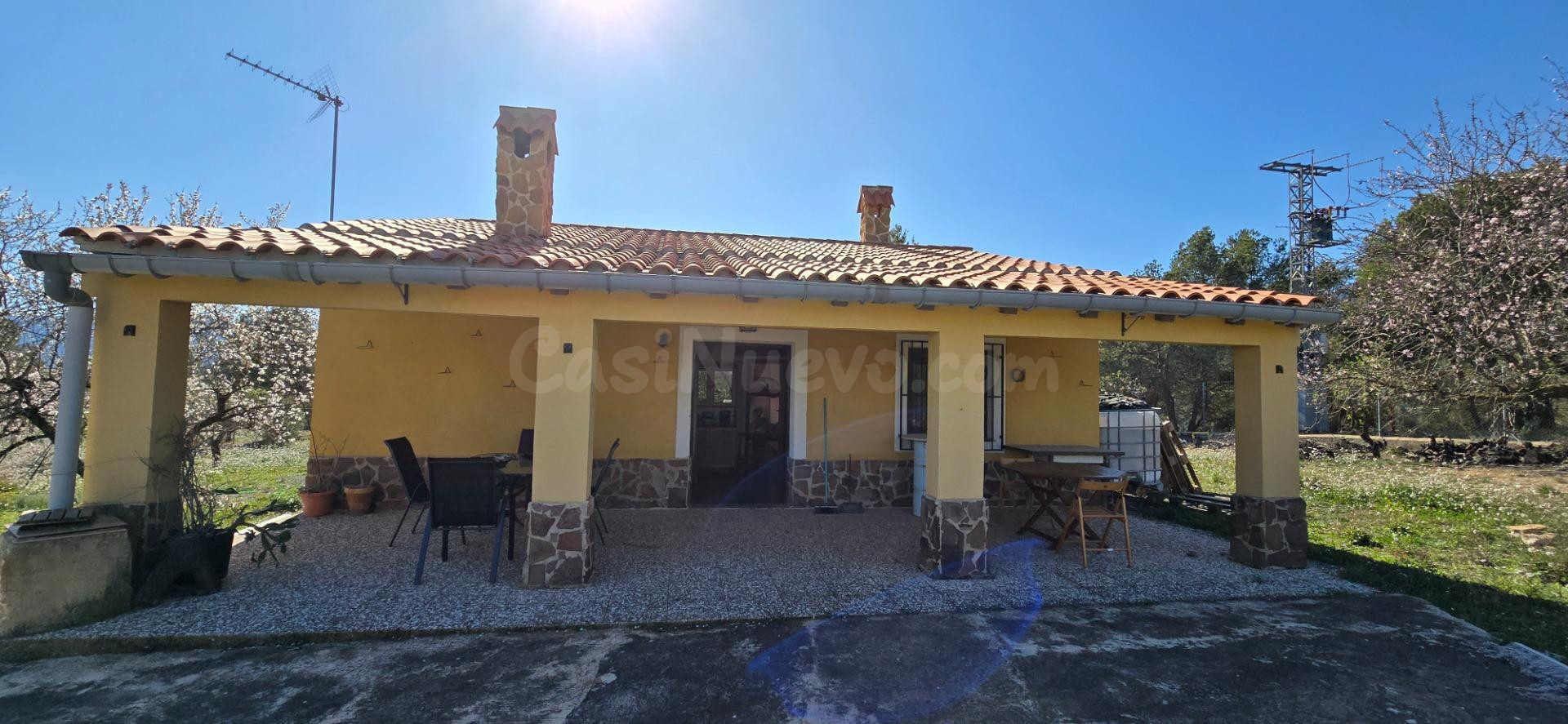 Encanto rústico en plena naturaleza – Casa con 58.000 m2 de  - foto 4