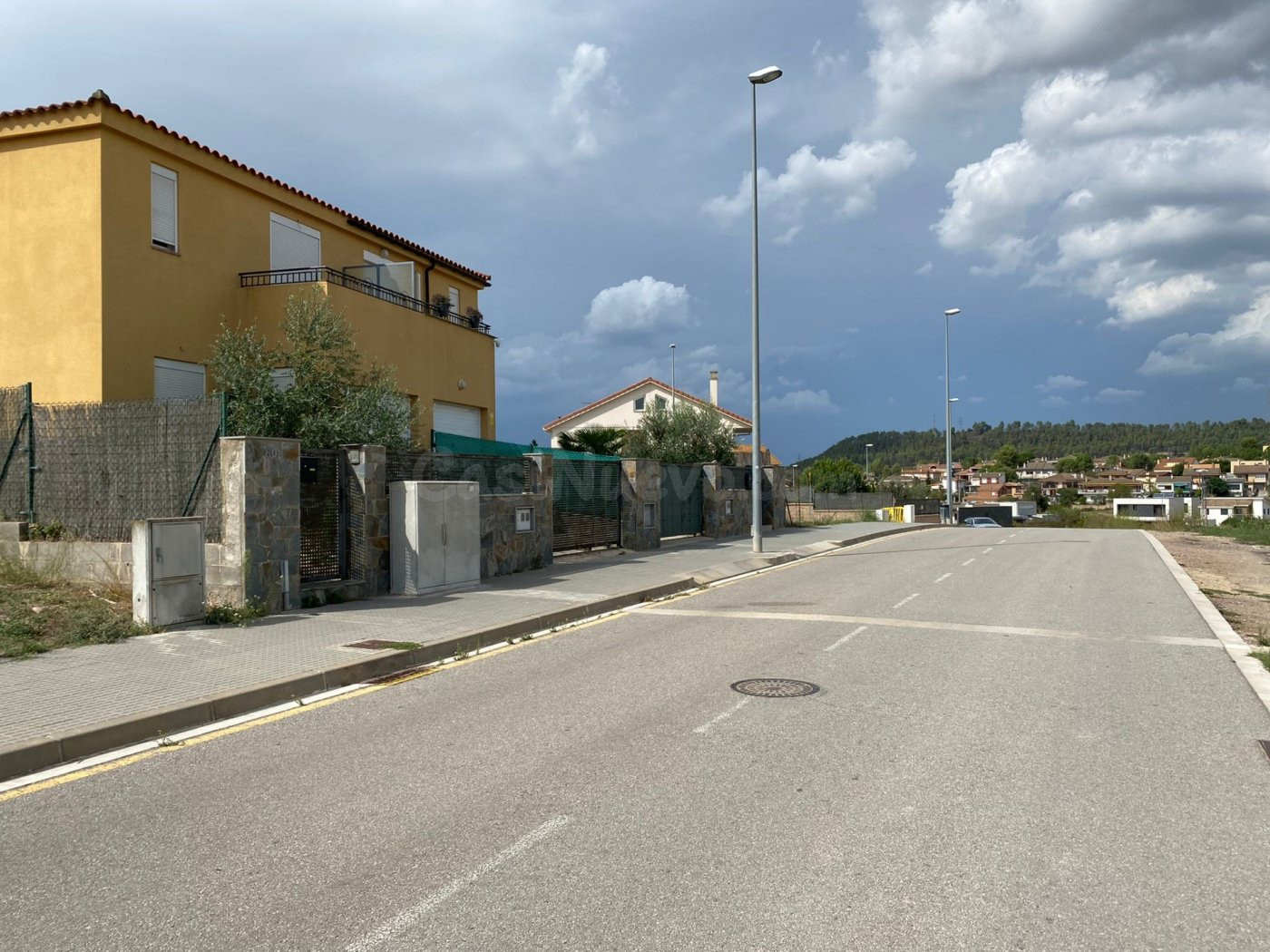 TERRENY EN VENTA A NAVARCLES!! ZONA PISCINES! - foto 2
