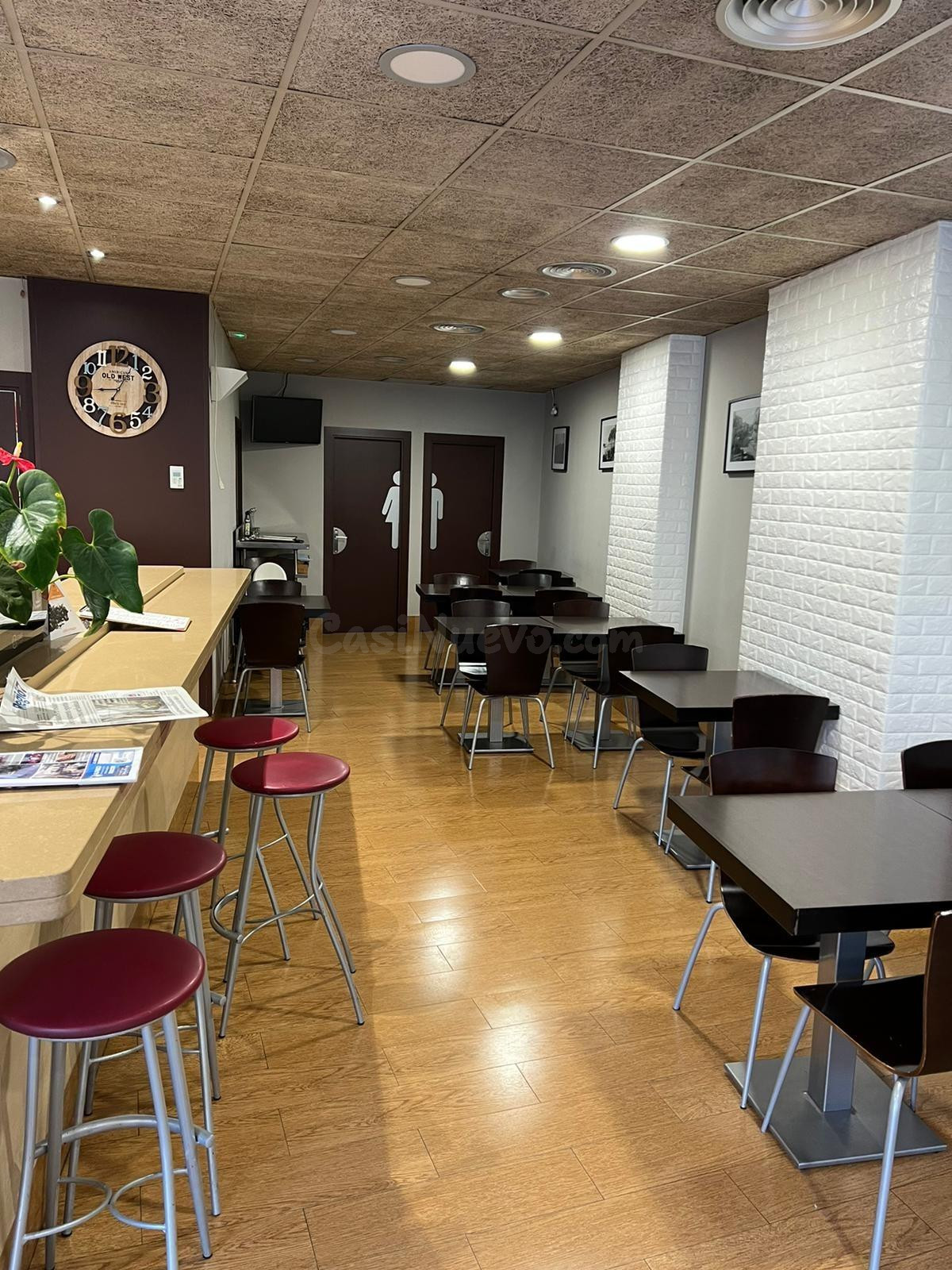 A Sant Fruitós de Bages. Lloguem bar- restaurant totalment e