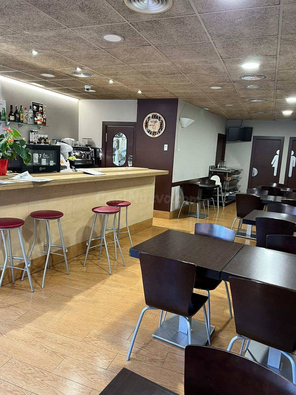 A Sant Fruitós de Bages. Lloguem bar- restaurant totalment e - foto 2