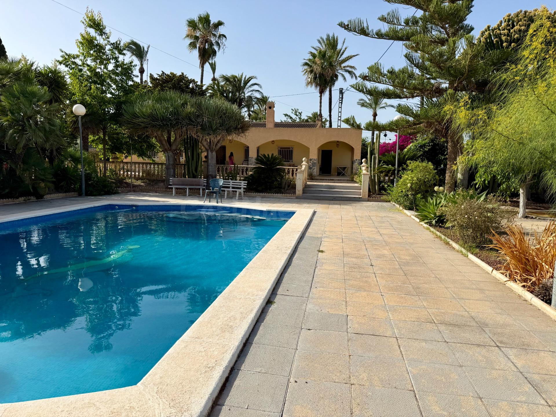 SE ALQUILA CHALET EN ELCHE ZONA DE ALZABARES CON PISCINA PAR