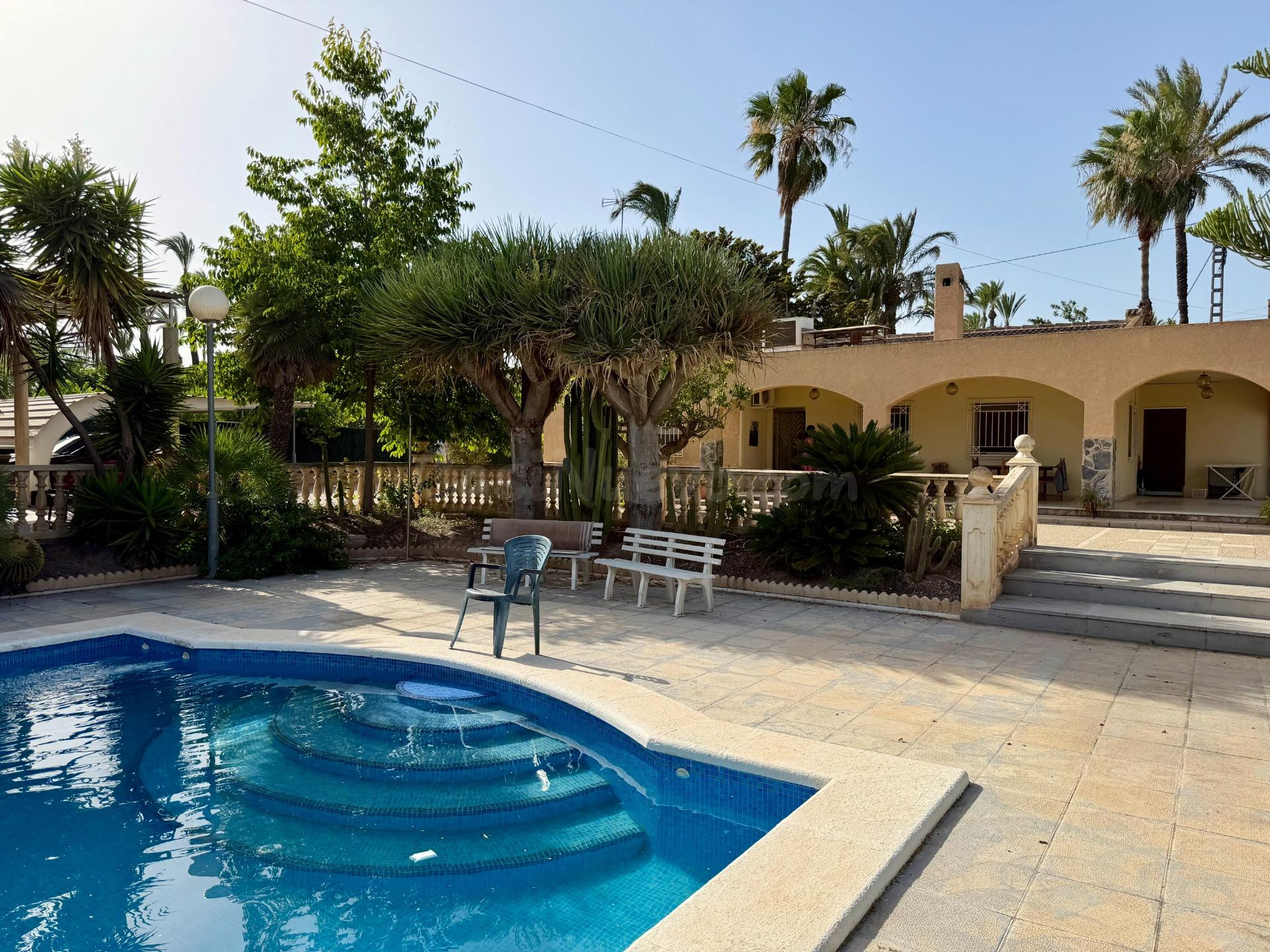 SE ALQUILA CHALET EN ELCHE ZONA DE ALZABARES CON PISCINA PAR - foto 2