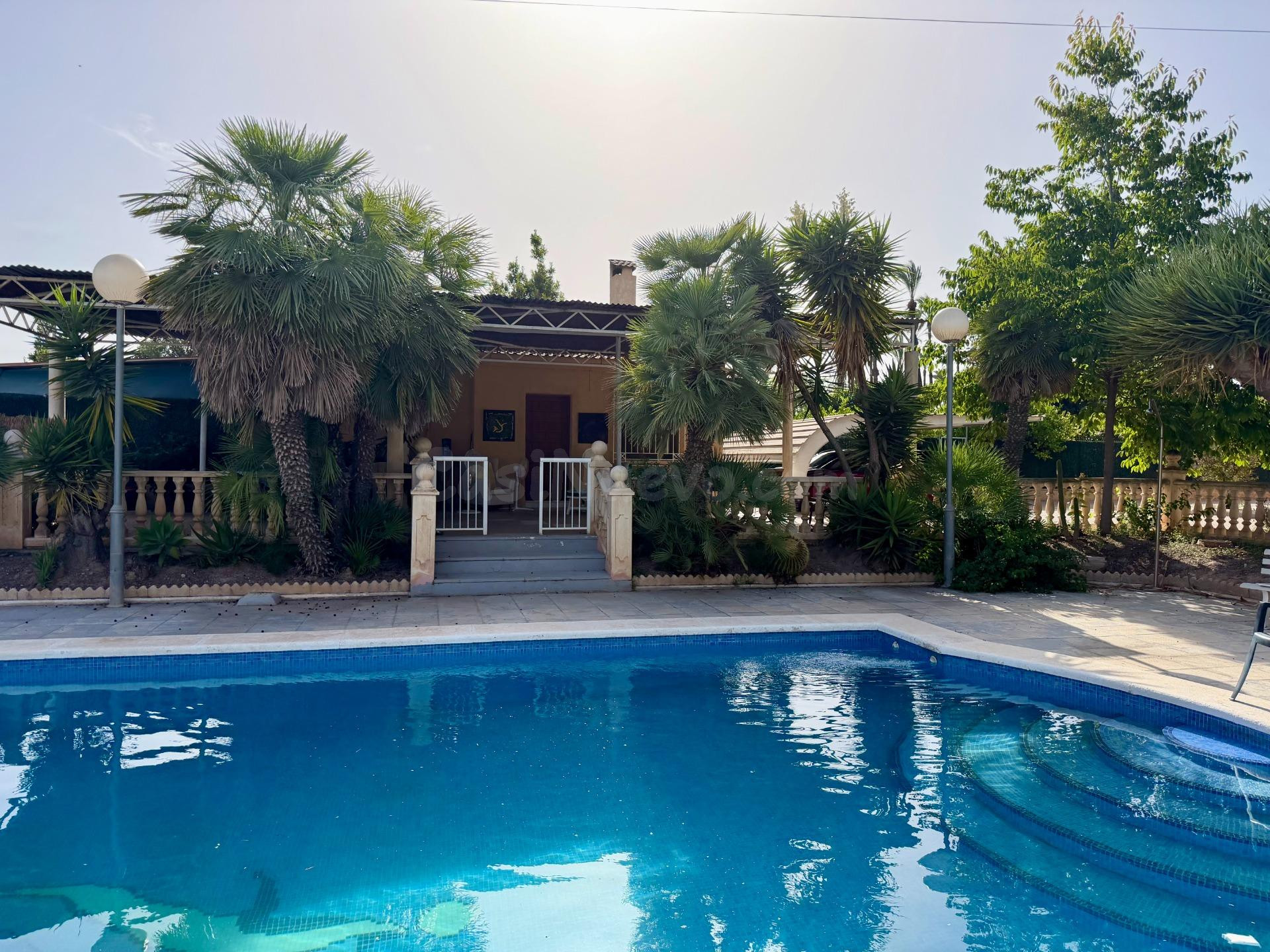 SE ALQUILA CHALET EN ELCHE ZONA DE ALZABARES CON PISCINA PAR - foto 3