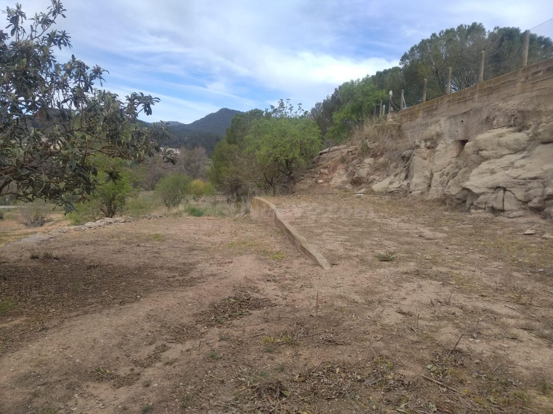 A Sant Salvador , zona poble, venem terreny per contruir la  - foto 2