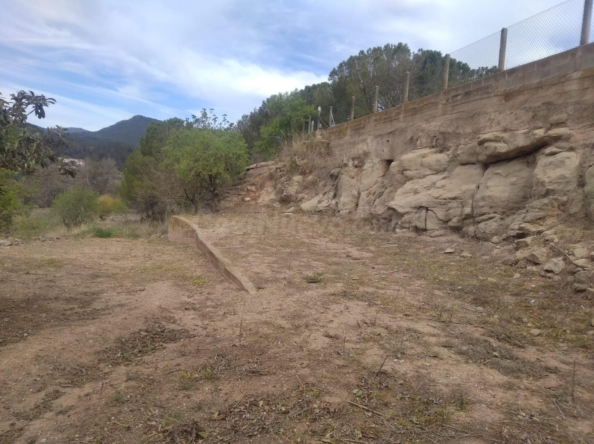 A Sant Salvador , zona poble, venem terreny per contruir la  - foto 3