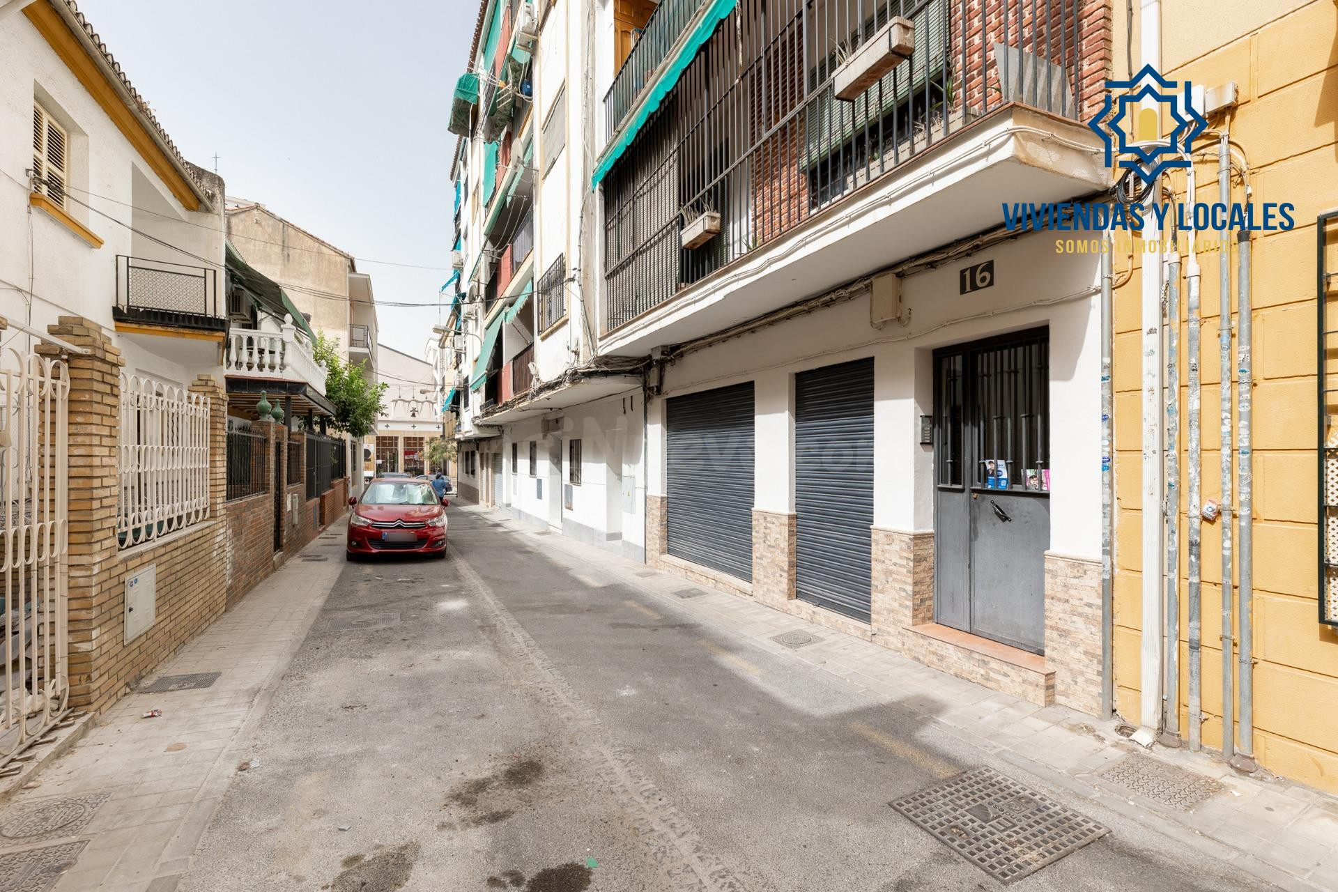 Local Comercial en la Mejor Zona de La Chana - foto 2