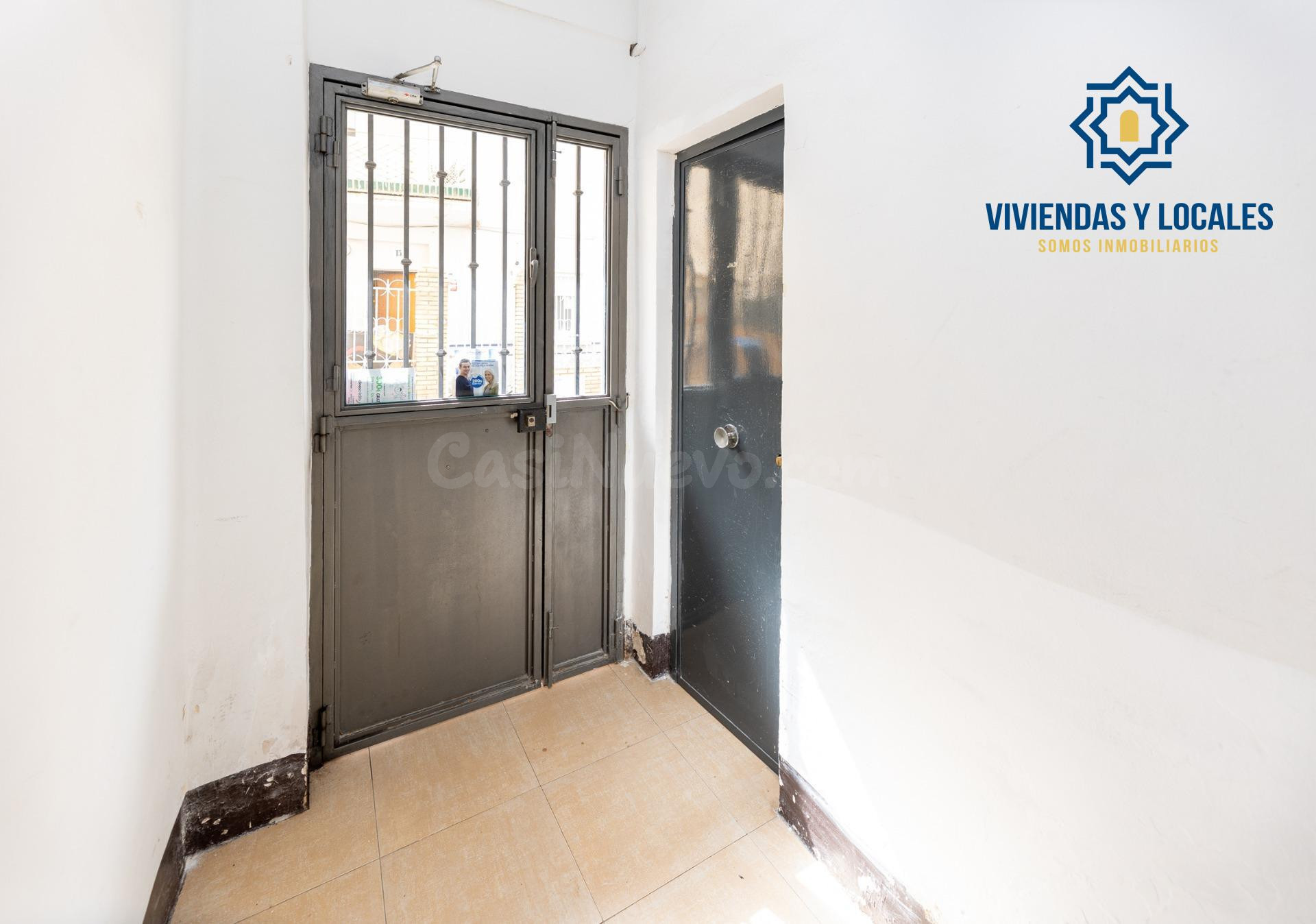 Local Comercial en la Mejor Zona de La Chana - foto 4