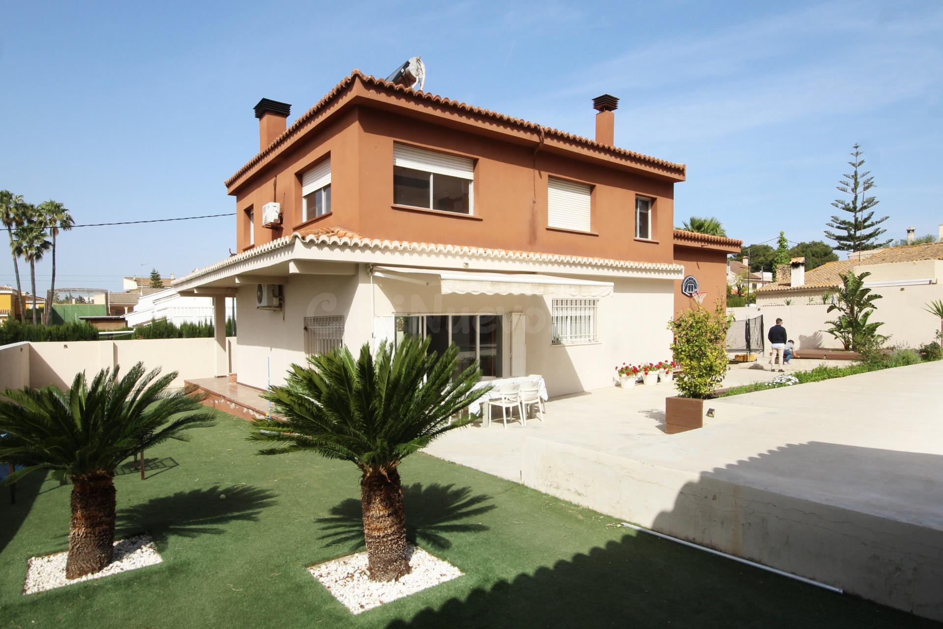 Espectacular chalet independiente con piscina en Colonia Bla - foto 3