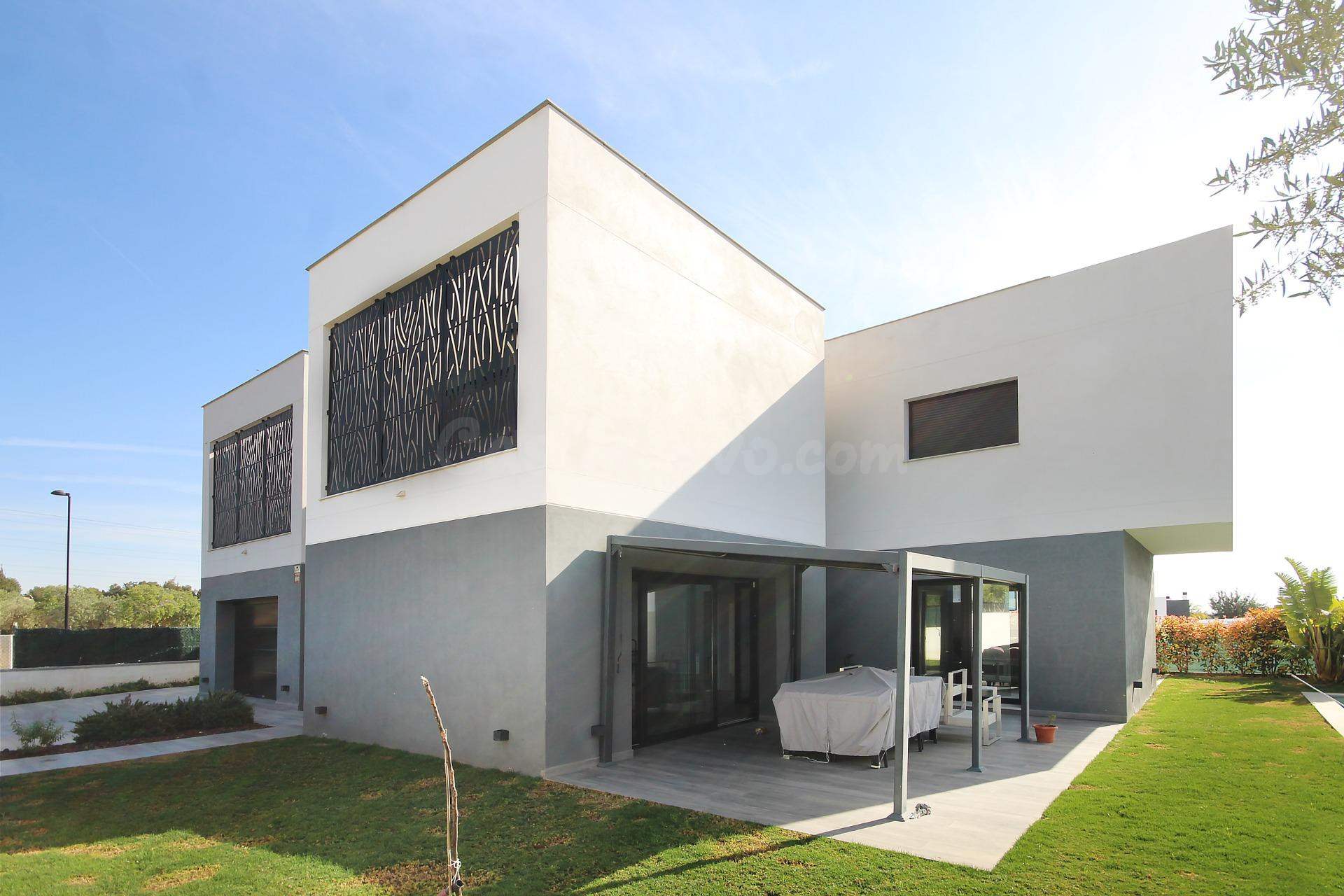EXCLUSIVA VIVIENDA DE DISEÑO EN SANTA APOLONIA. - foto 2