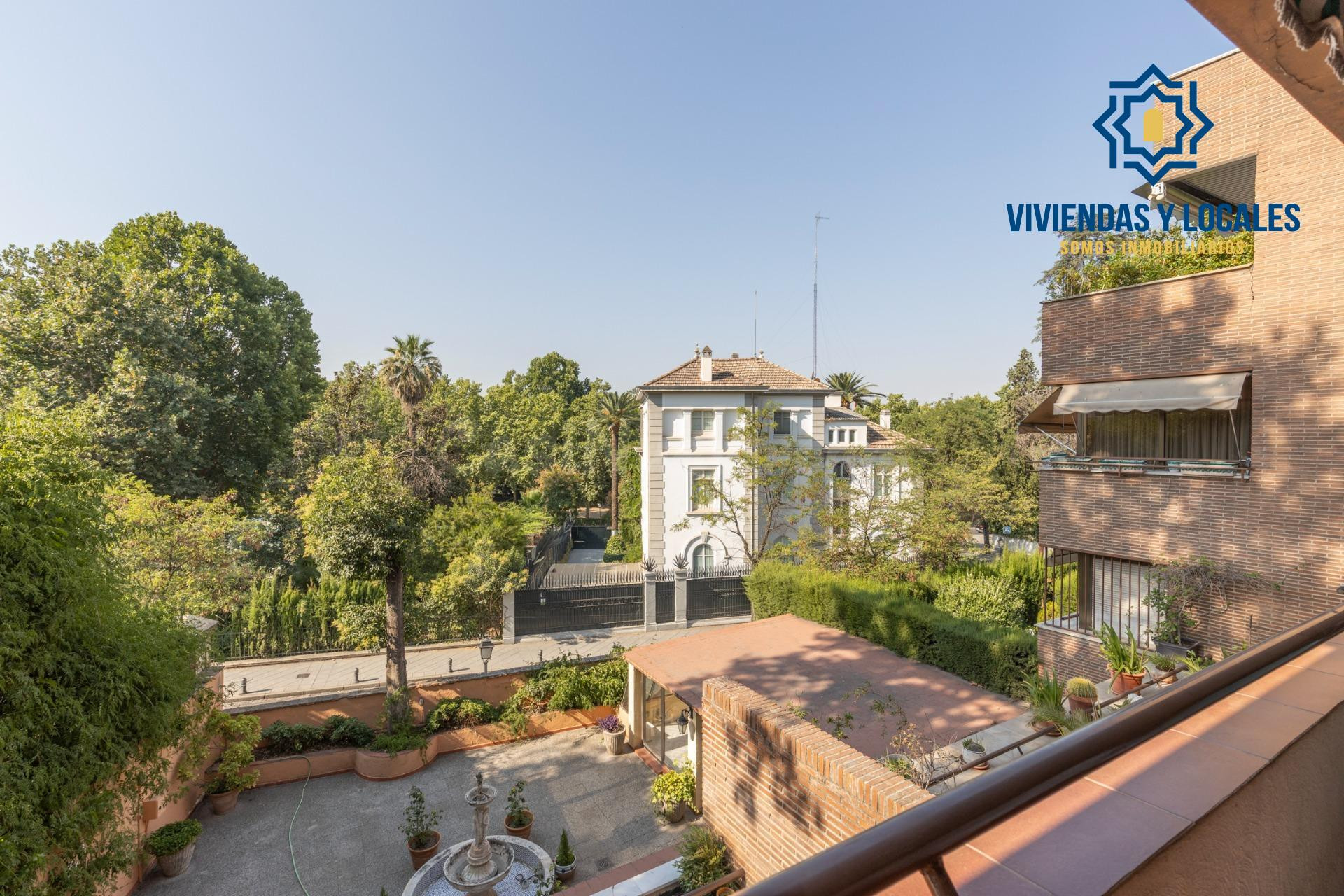Exclusivo piso señorial con terraza en el Paseo del Salón (C