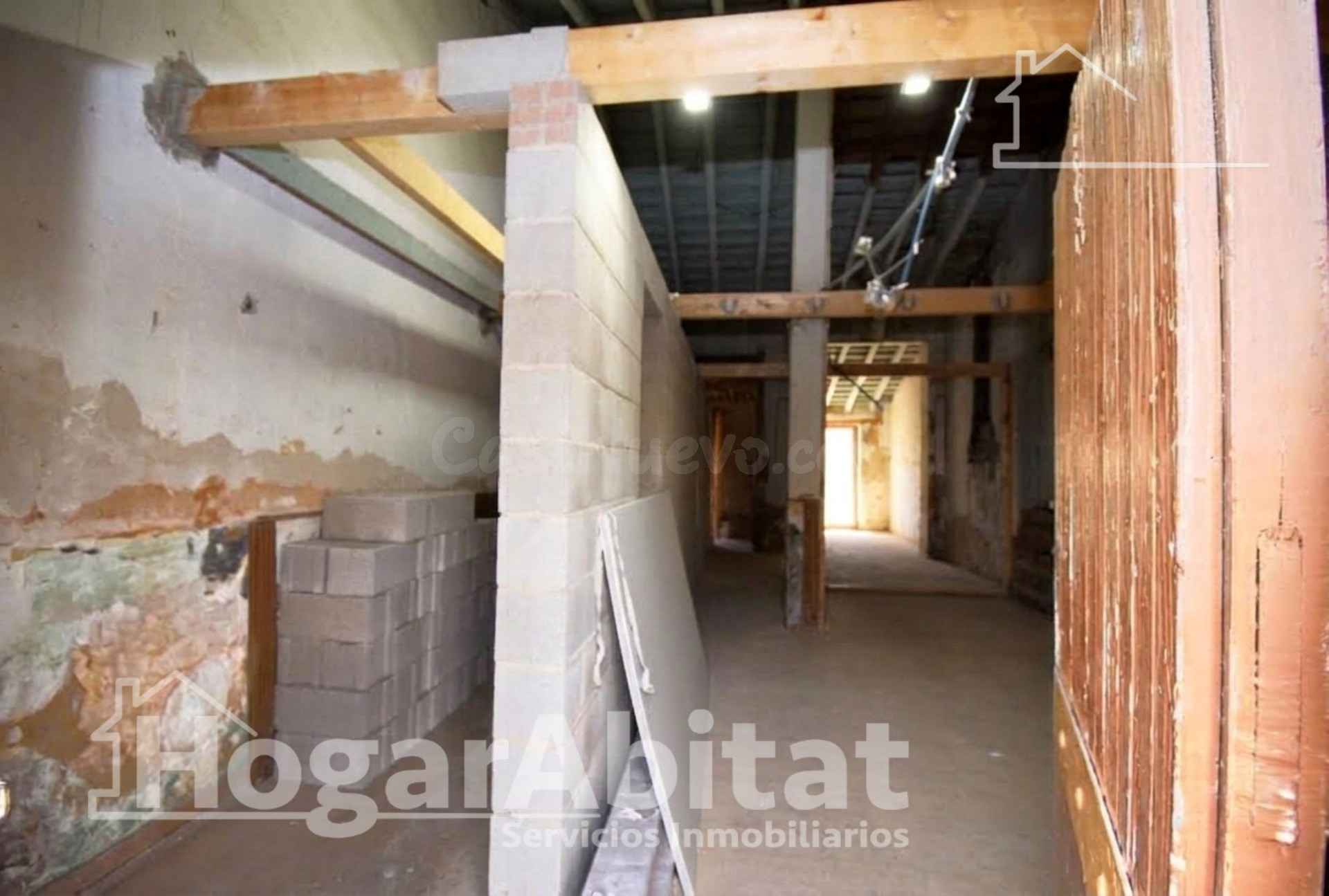 ¡GRAN OPORTUNIDAD! BIEN UBICADA PARA REFORMAR EN TORRENT - foto 3