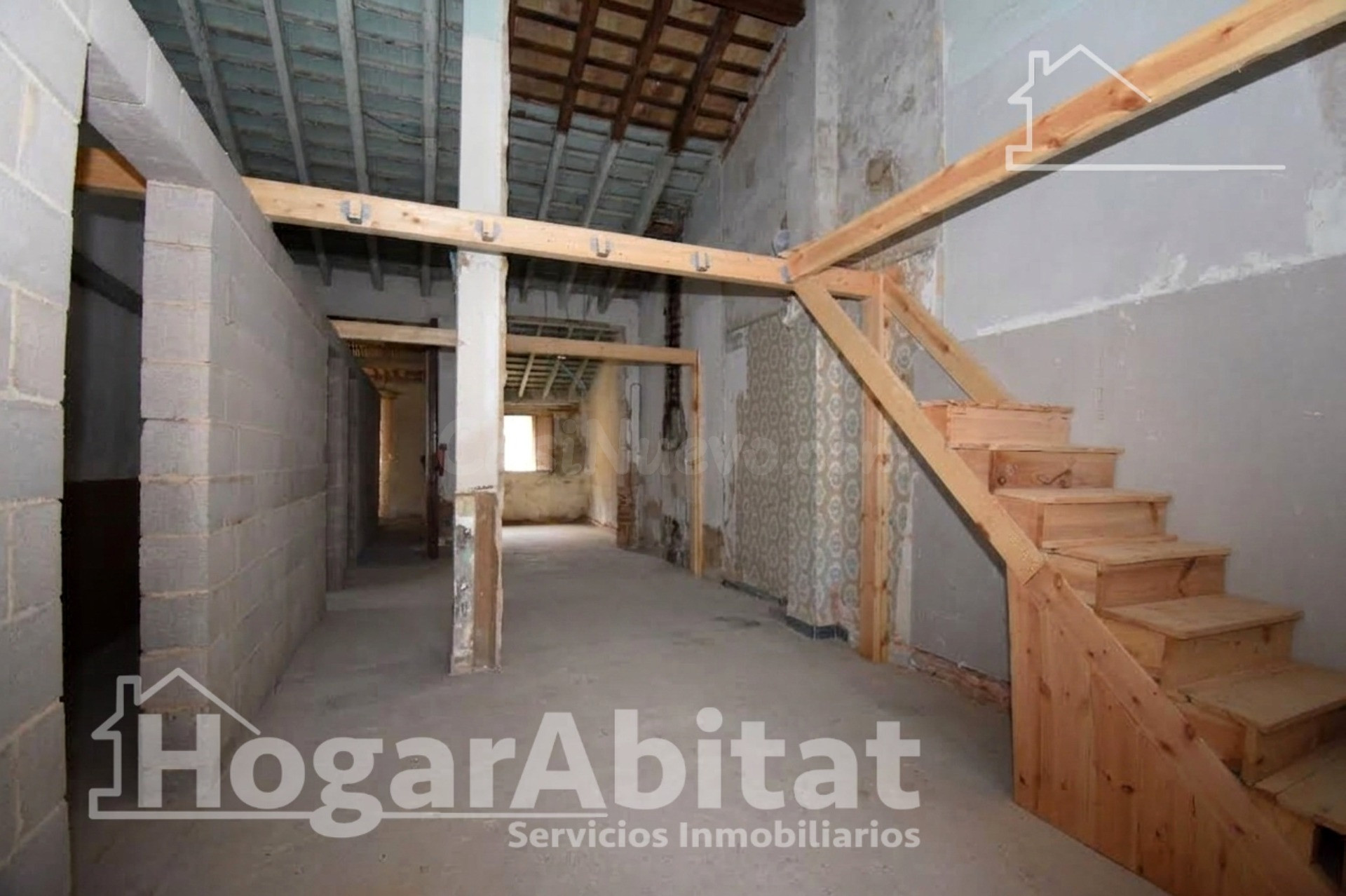 ¡GRAN OPORTUNIDAD! BIEN UBICADA PARA REFORMAR EN TORRENT - foto 5