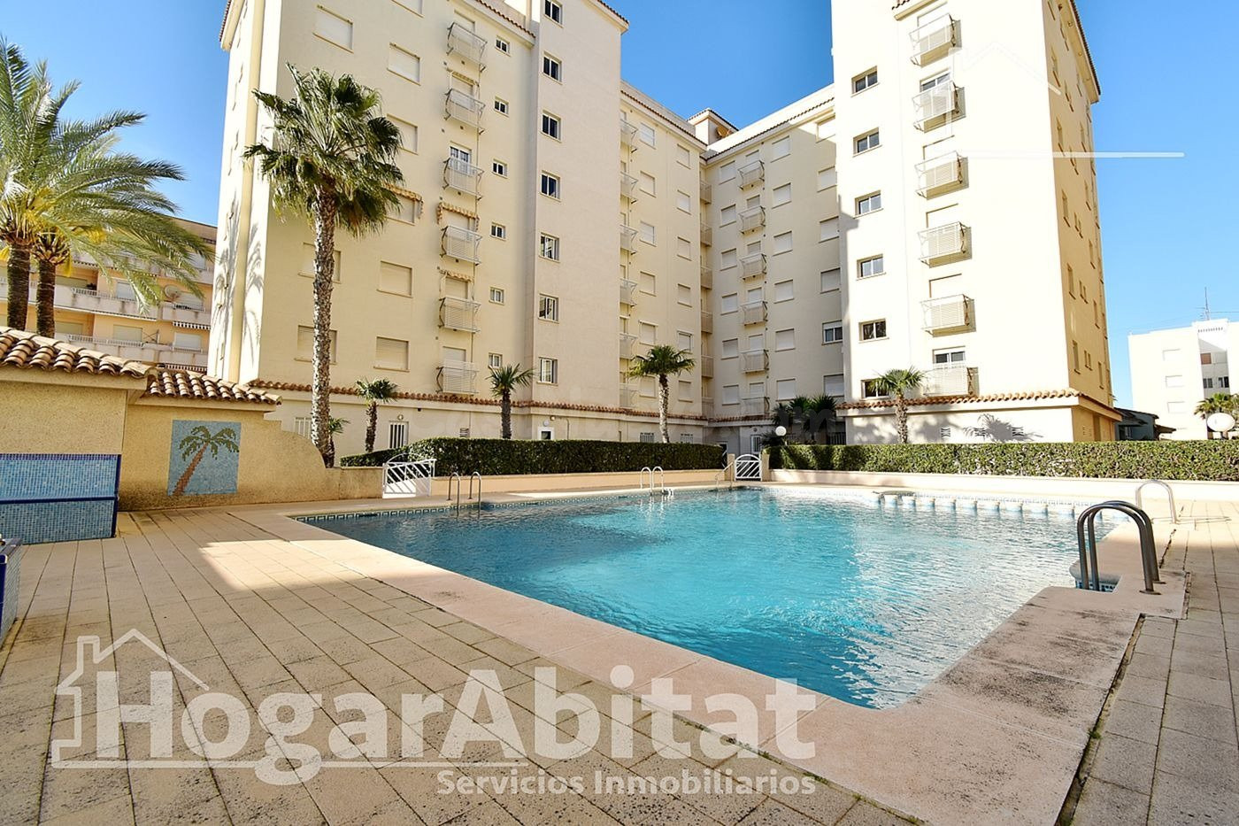REFORMADO CON PISCINA Y TERRAZA A UN PASO DE LA PLAYA