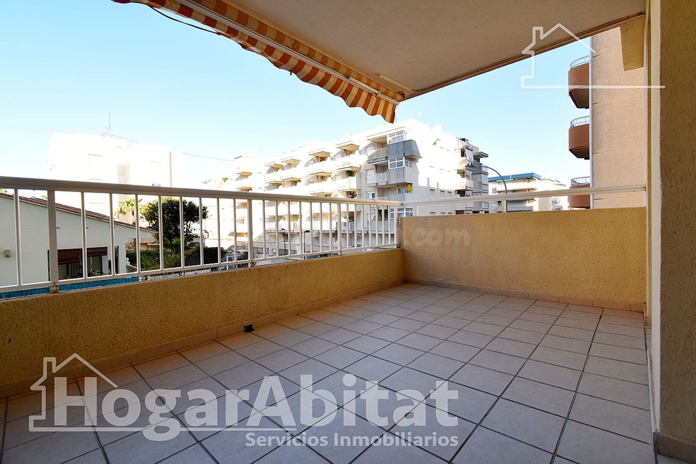 REFORMADO CON PISCINA Y TERRAZA A UN PASO DE LA PLAYA - foto 2