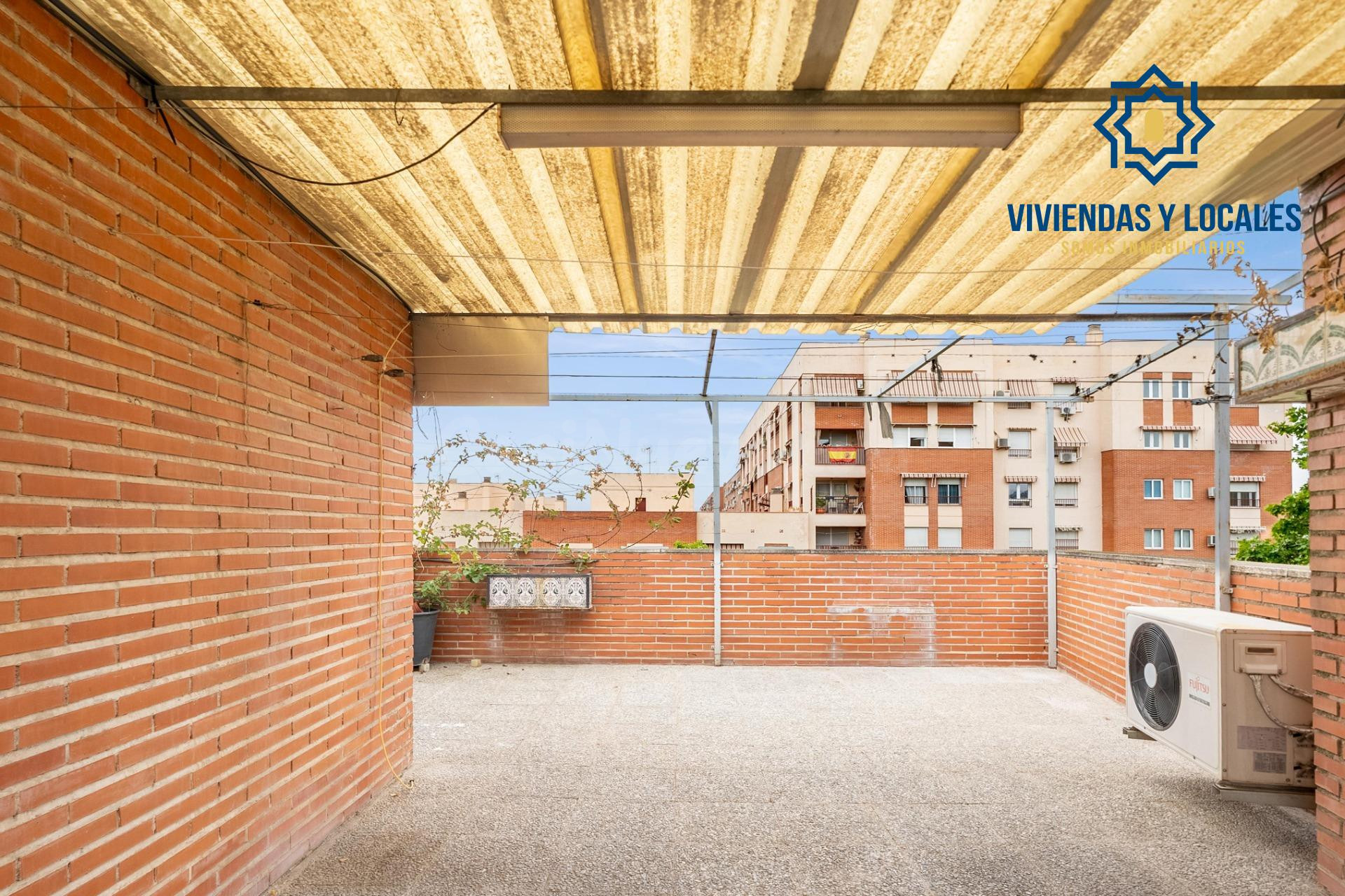 EN VENTA ATICO DÚPLEX CON GRAN TERRAZA JUNTO ESTACIÓN DE AUT - foto 3