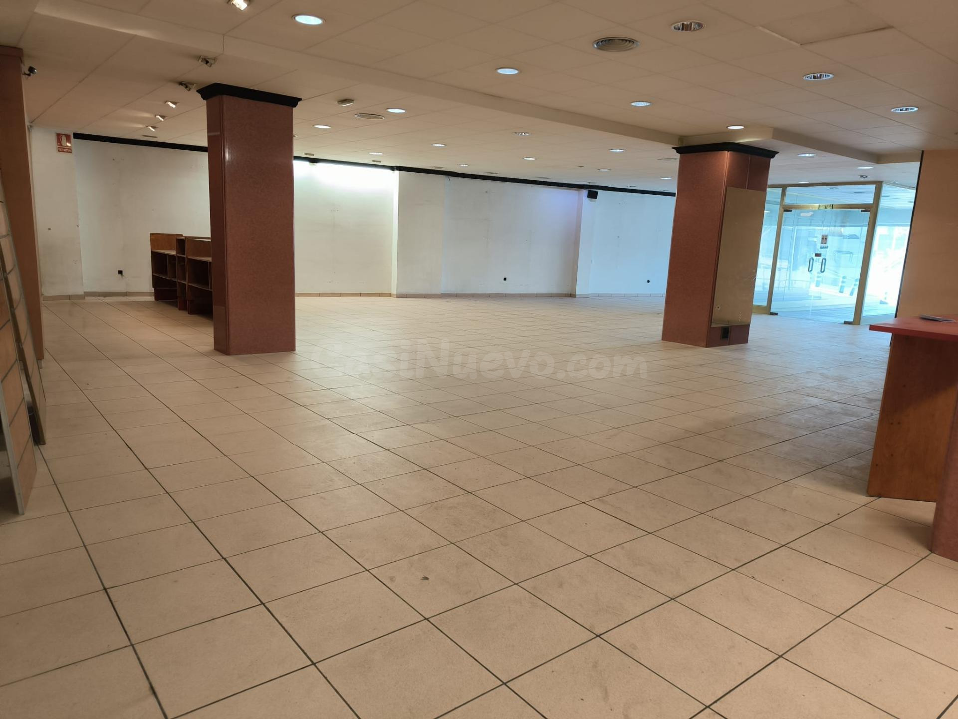 Local comercial 479m² en venta - Sagrada Familia