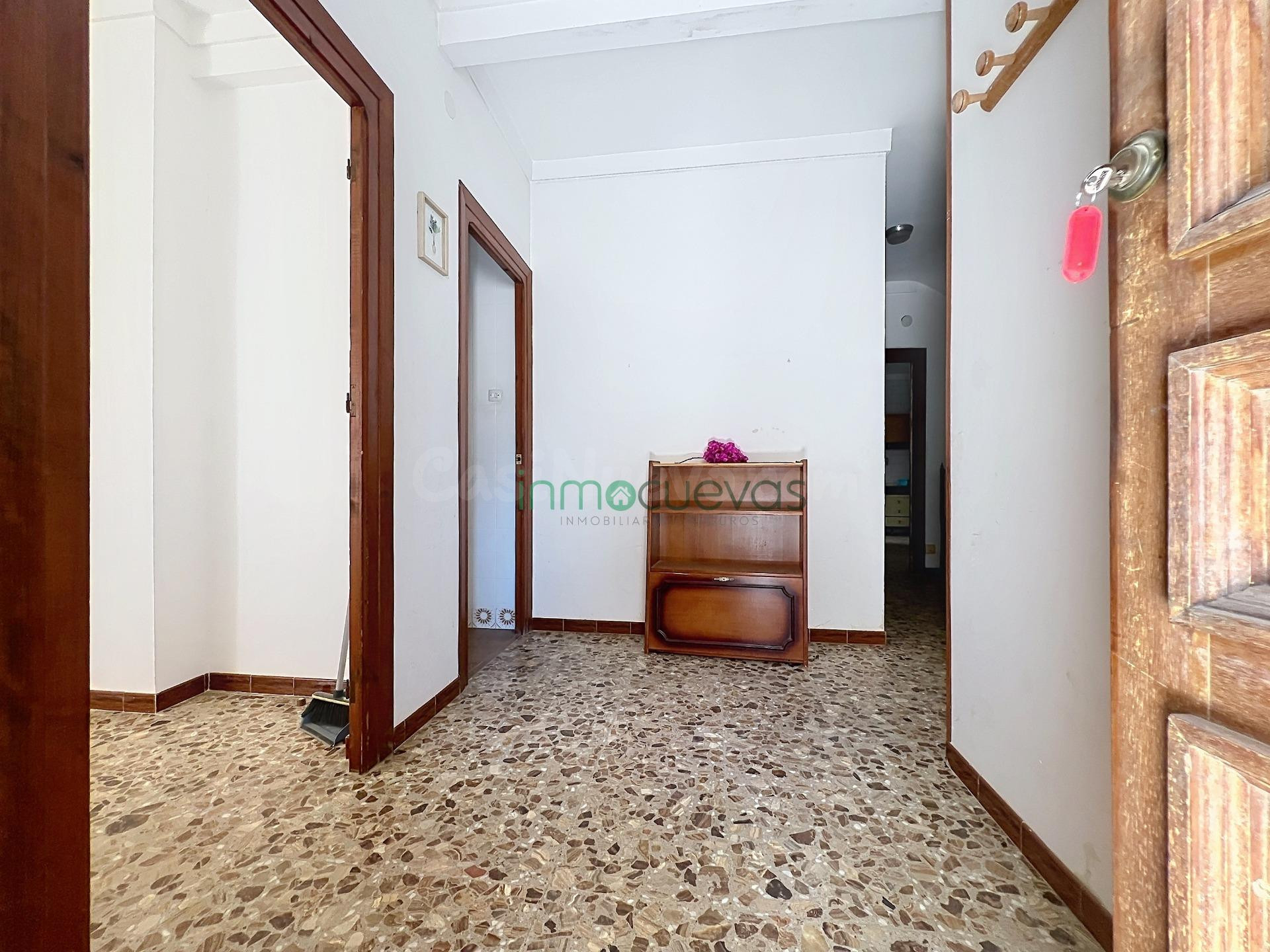 Amplia casa adosada en pleno centro de Zurgena - foto 5